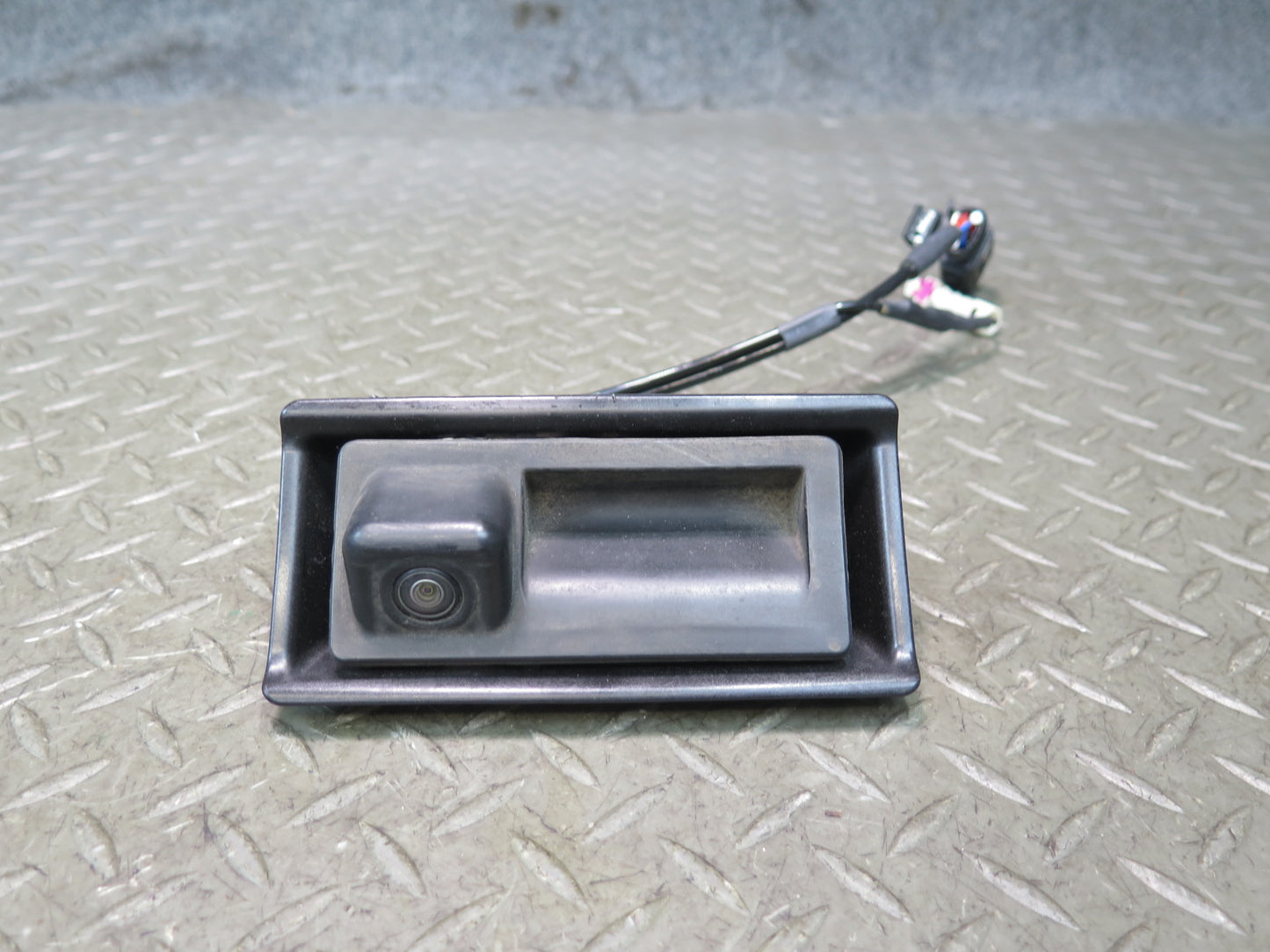 2015-2018 Porsche Cayenne 958.2 Rear Trunk Hatch Release Handle Switch w Camera