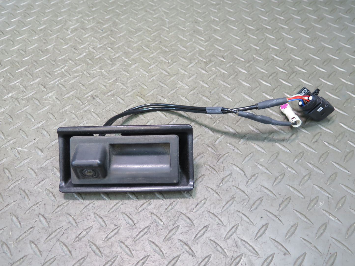 2015-2018 Porsche Cayenne 958.2 Rear Trunk Hatch Release Handle Switch w Camera