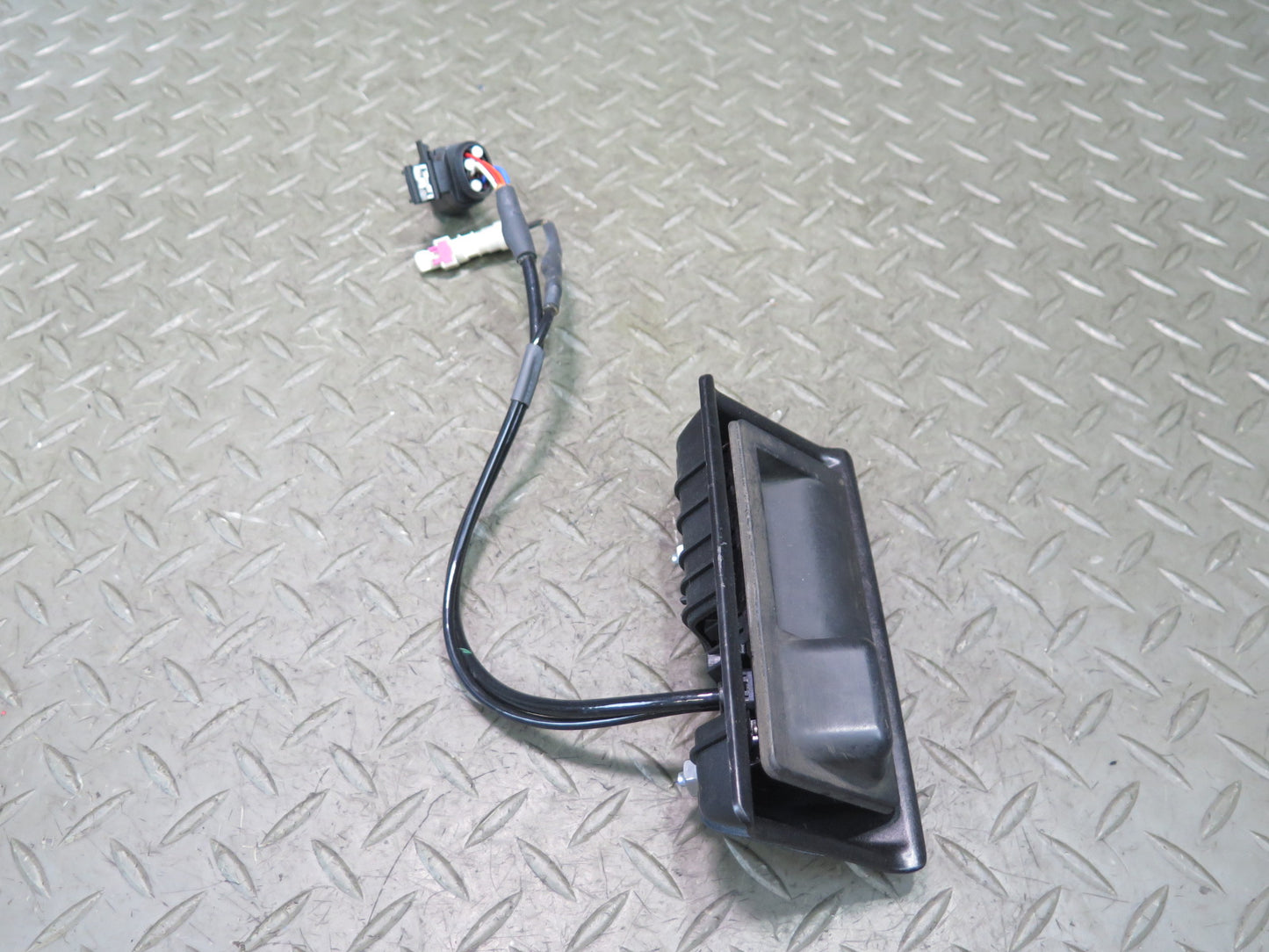 2015-2018 Porsche Cayenne 958.2 Rear Trunk Hatch Release Handle Switch w Camera