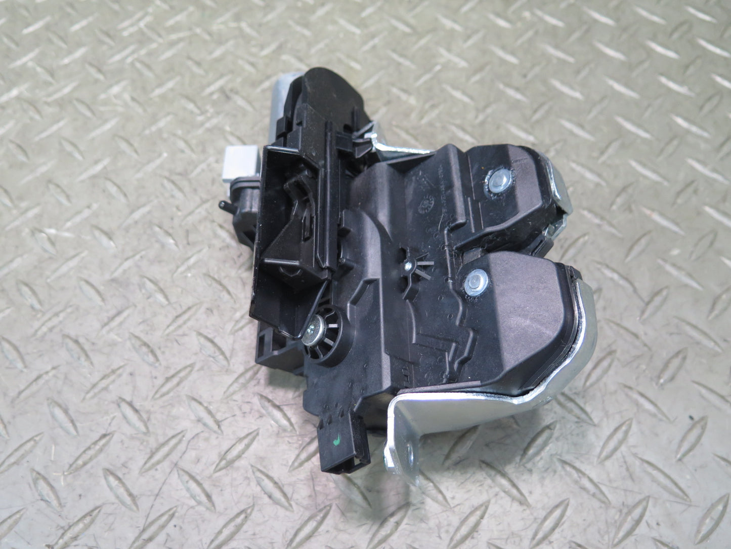 2011-2018 Porsche Cayenne 958 Rear Trunk Lid Hatch Lock Latch Actuator