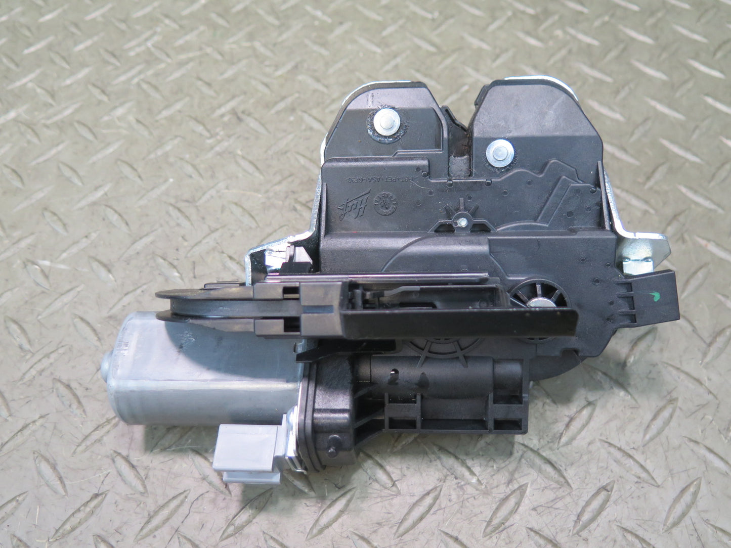 2011-2018 Porsche Cayenne 958 Rear Trunk Lid Hatch Lock Latch Actuator