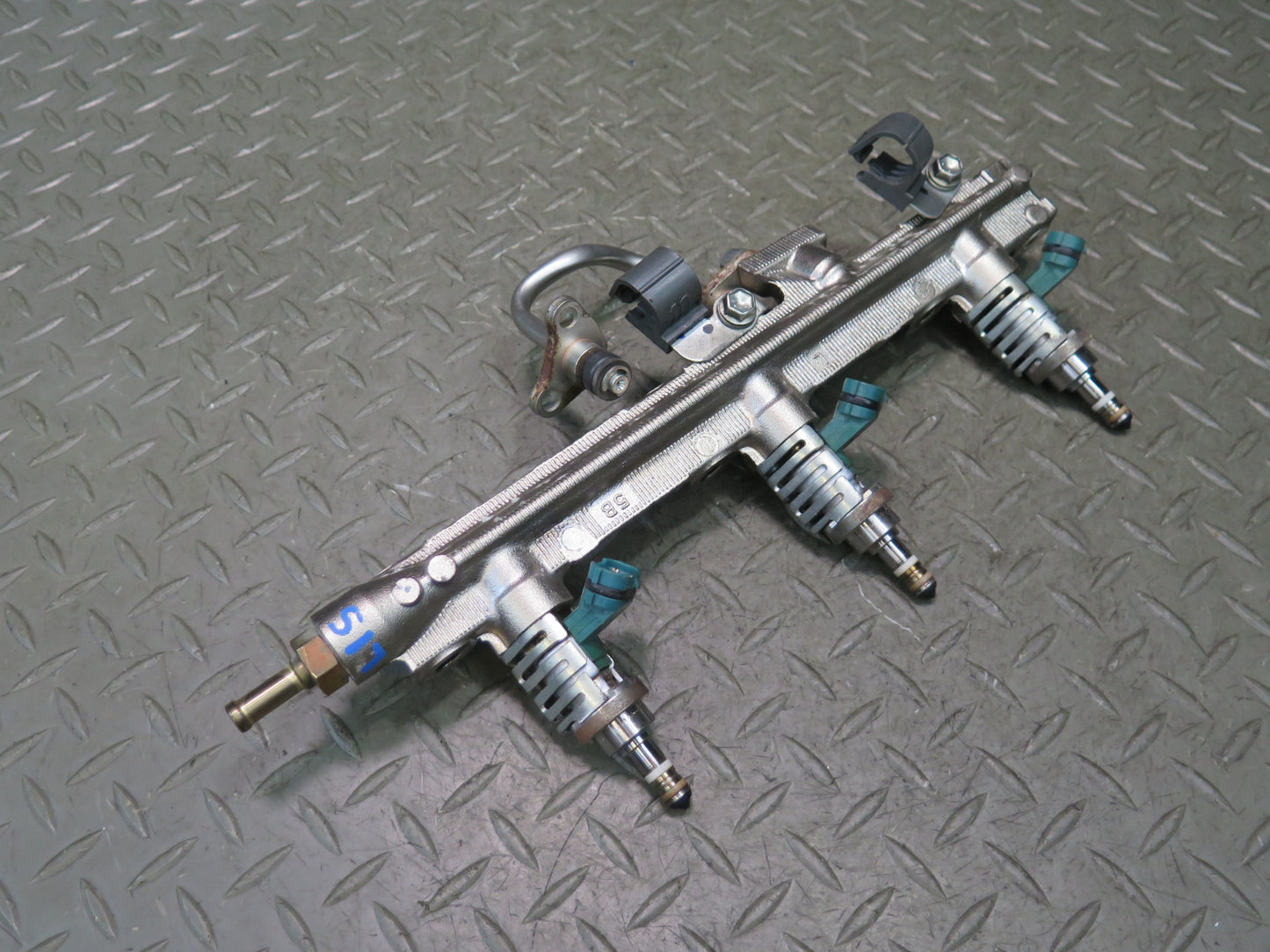 06-13 Lexus GSE20L IS250C Left Side Fuel Rail w Injector Set 90K Miles OEM