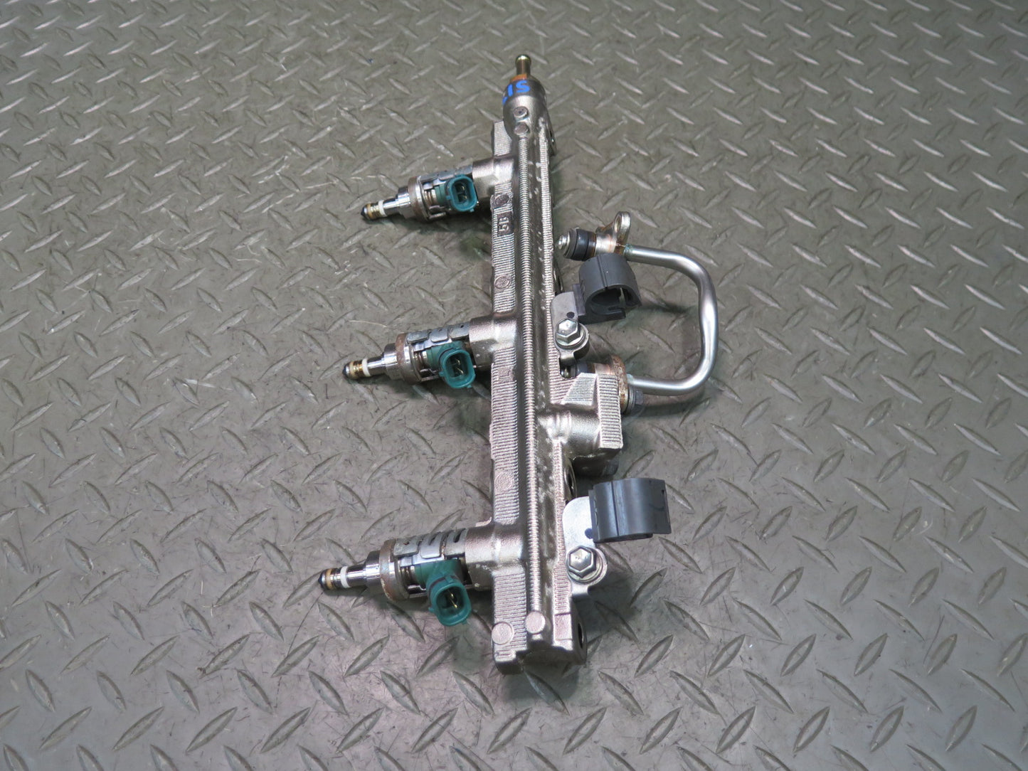 06-13 Lexus GSE20L IS250C Left Side Fuel Rail w Injector Set 90K Miles OEM