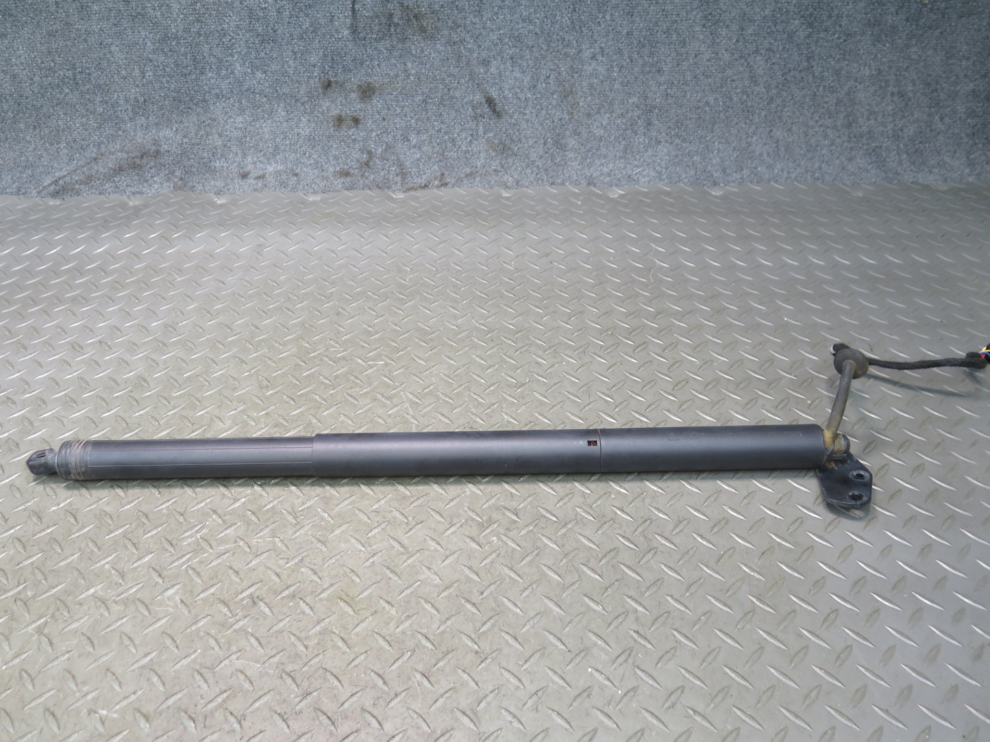 2011-2018 Porsche Cayenne 958 Rear Trunk Lift Shock Strut Support Set of 2