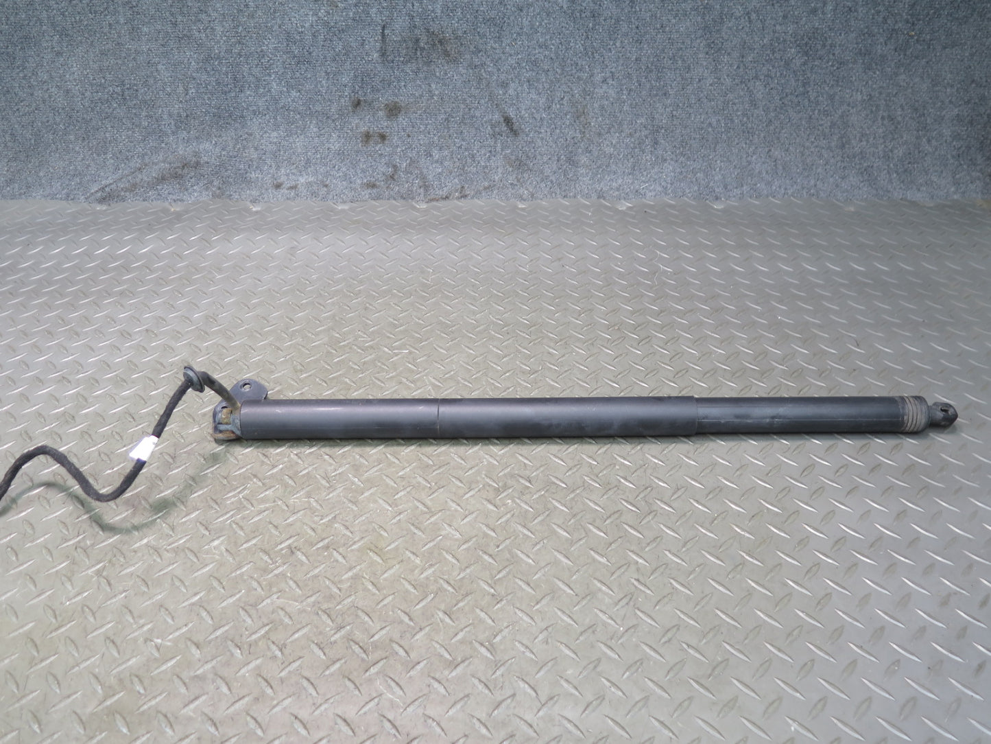2011-2018 Porsche Cayenne 958 Rear Trunk Lift Shock Strut Support Set of 2