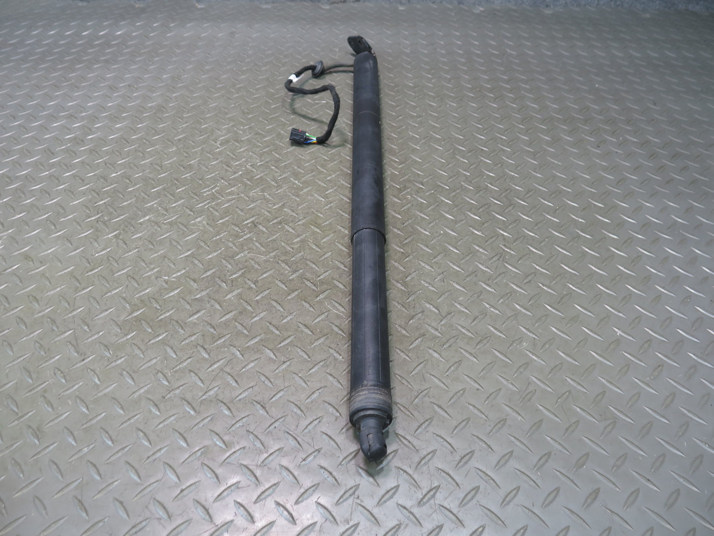 2011-2018 Porsche Cayenne 958 Rear Trunk Lift Shock Strut Support Set of 2