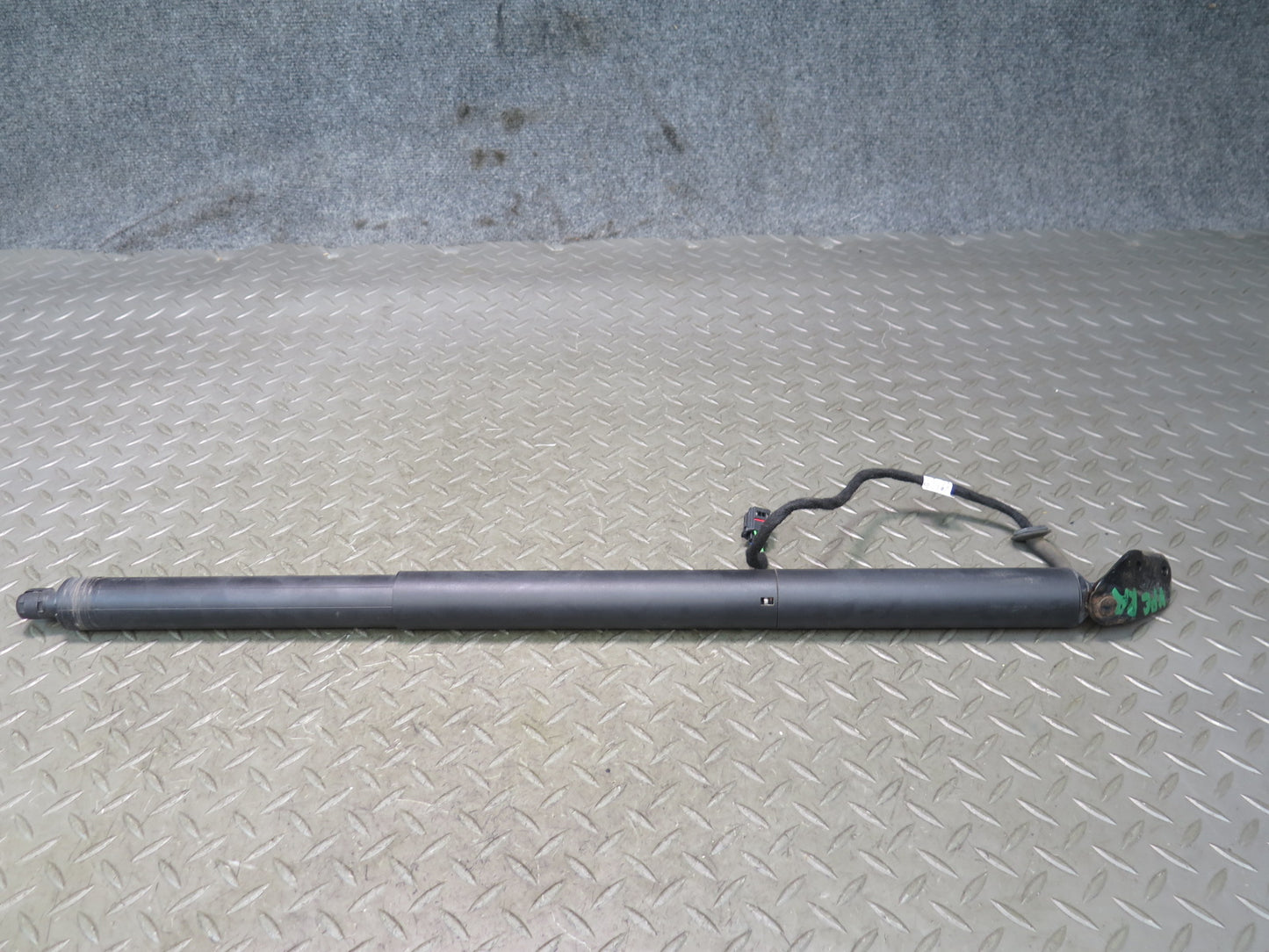 2011-2018 Porsche Cayenne 958 Rear Trunk Lift Shock Strut Support Set of 2