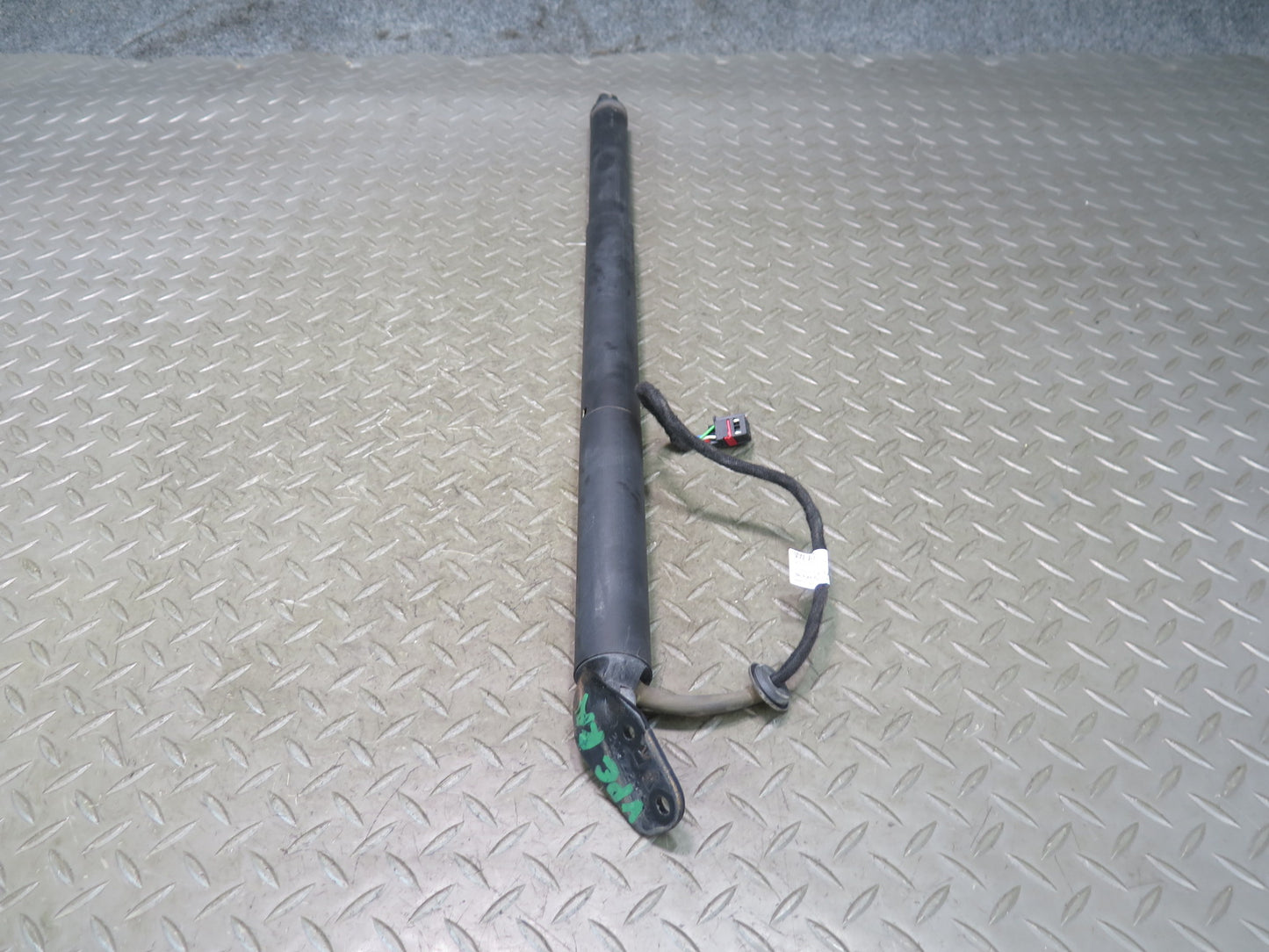 2011-2018 Porsche Cayenne 958 Rear Trunk Lift Shock Strut Support Set of 2