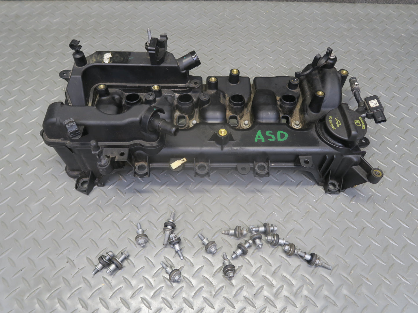 2017-2020 Alfa Romeo Stelvio 2.0L Engine Valve Cylinder Head Cover 88K Miles