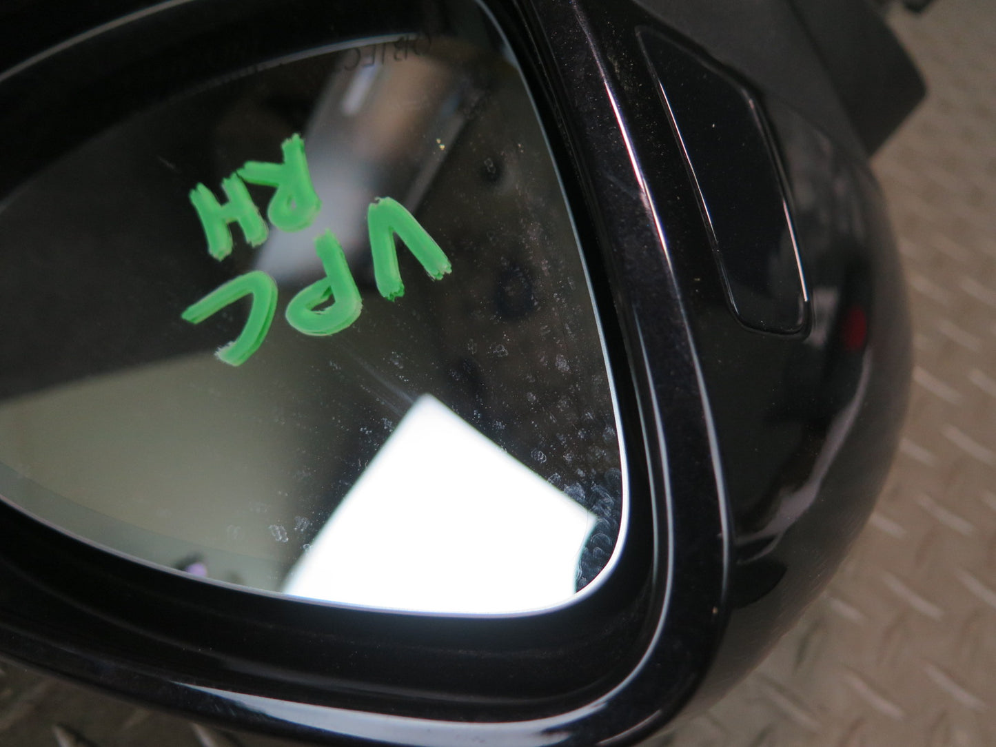 15-18 Porsche Cayenne 958.2 Right Door Auto Dim Side View Mirror w Blind Spot