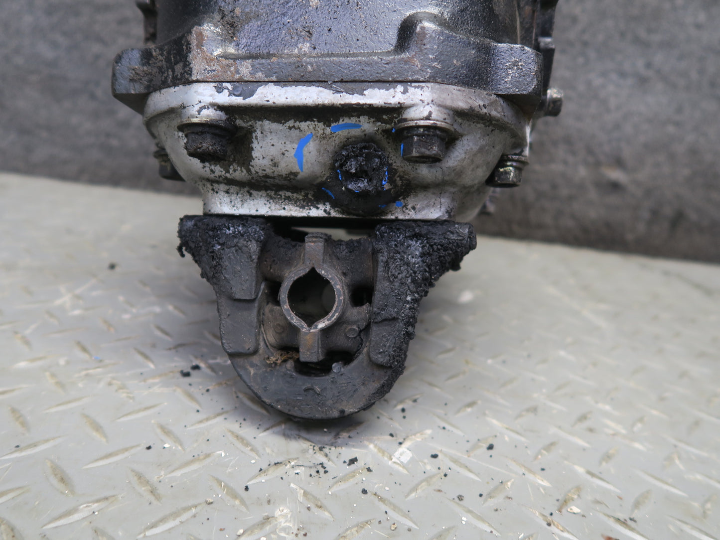 1982 Datsun Nissan 280ZX S130 A/T NA Rear Differential Carrier 3.545 Ratio OEM