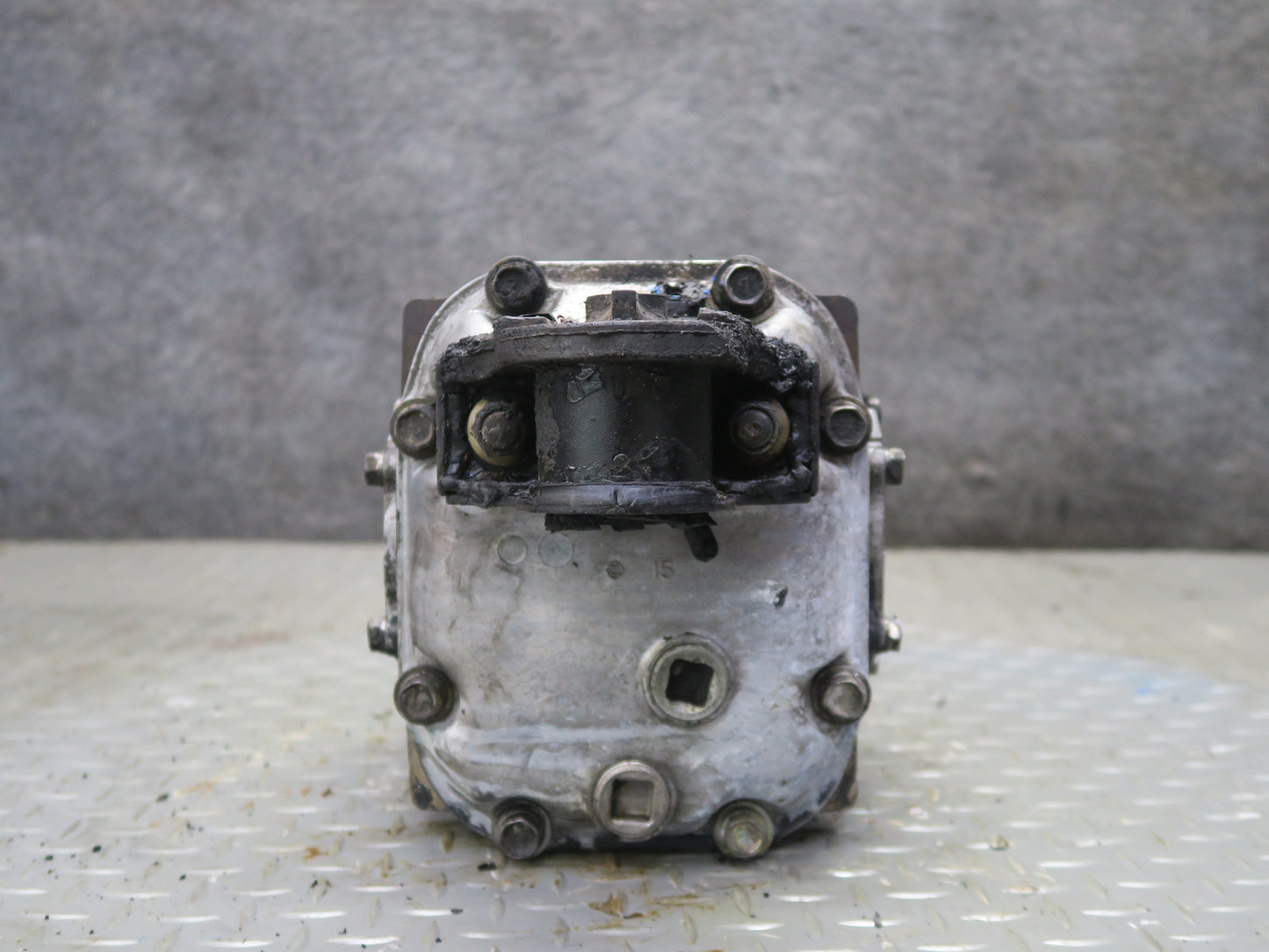 1982 Datsun Nissan 280ZX S130 A/T NA Rear Differential Carrier 3.545 Ratio OEM
