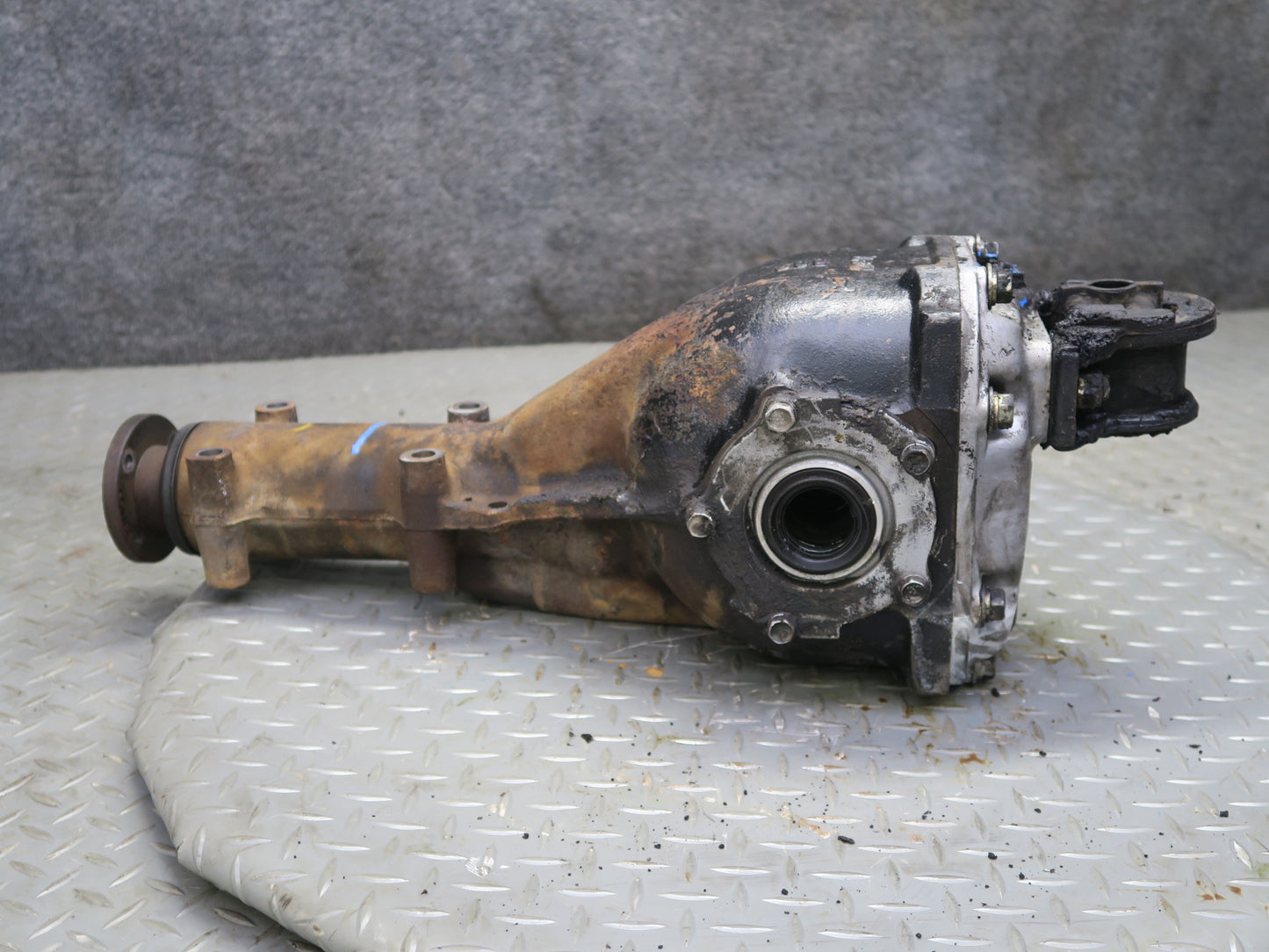 1982 Datsun Nissan 280ZX S130 A/T NA Rear Differential Carrier 3.545 Ratio OEM