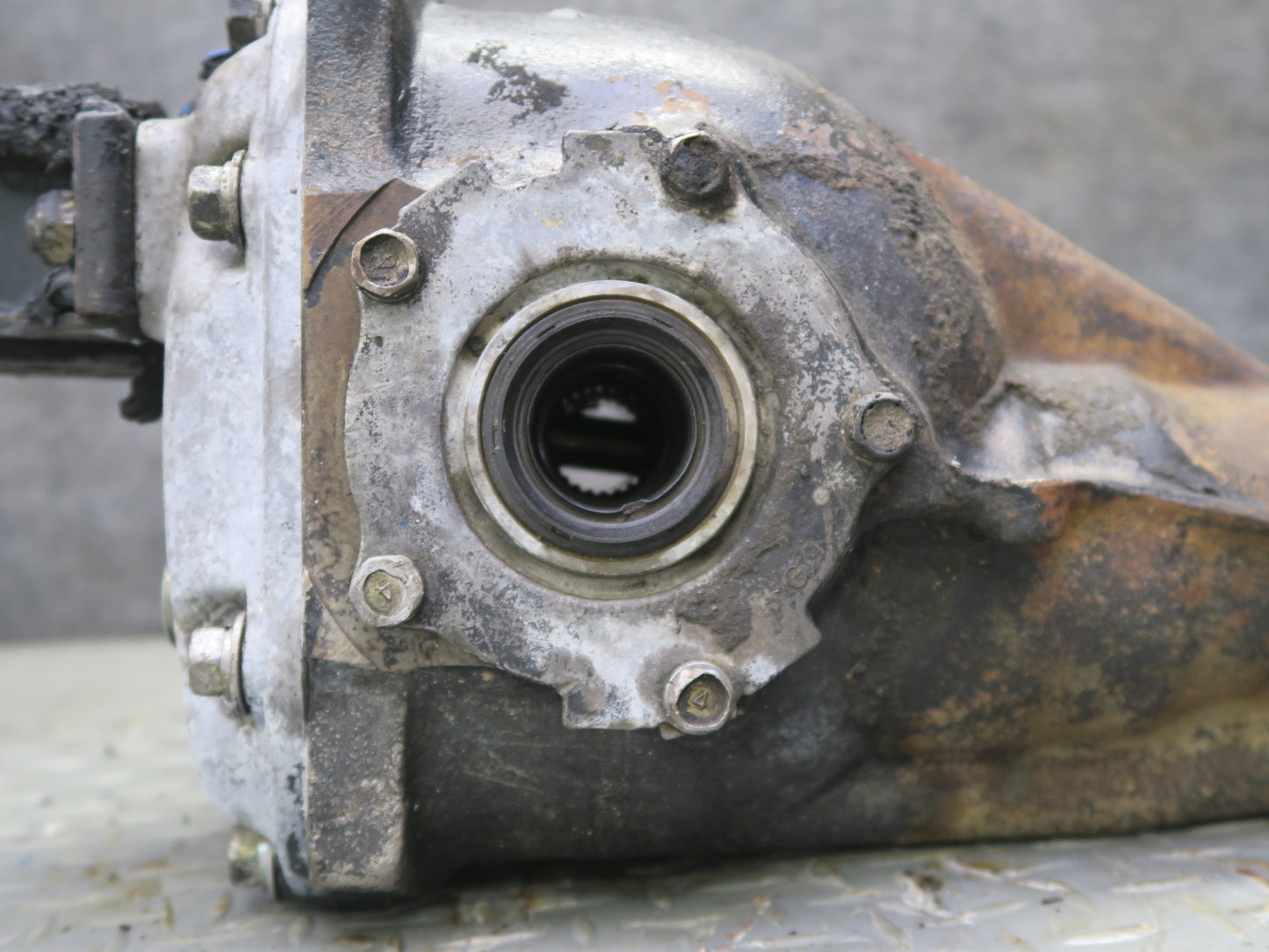 1982 Datsun Nissan 280ZX S130 A/T NA Rear Differential Carrier 3.545 Ratio OEM