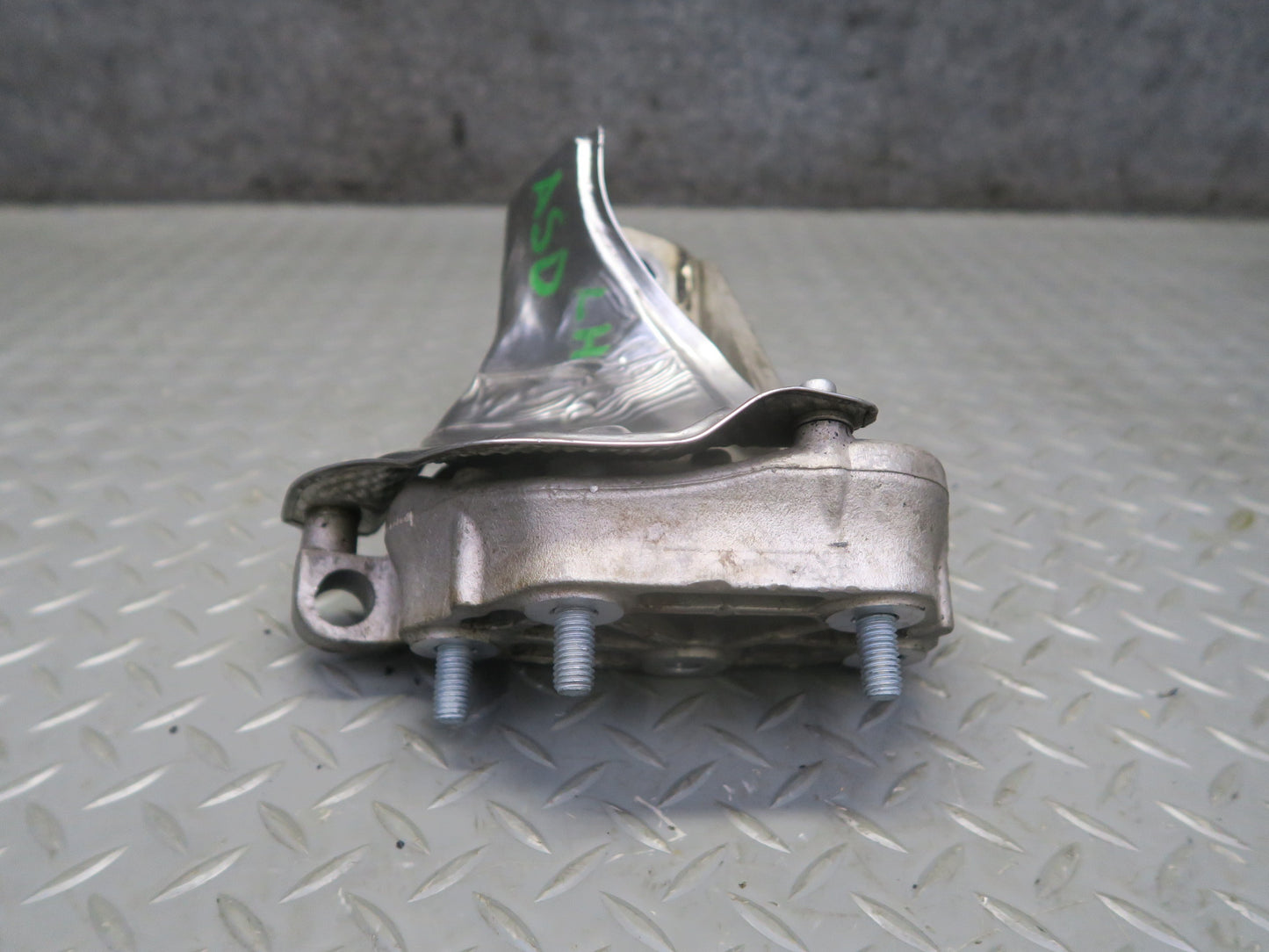 2017-2019 Alfa Romeo Stelvio 2.0L AWD Set of 2 Left & Right Engine Motor Mount
