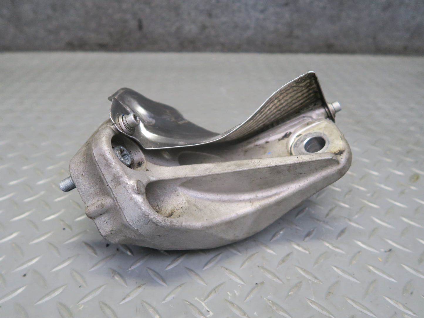 2017-2019 Alfa Romeo Stelvio 2.0L AWD Set of 2 Left & Right Engine Motor Mount