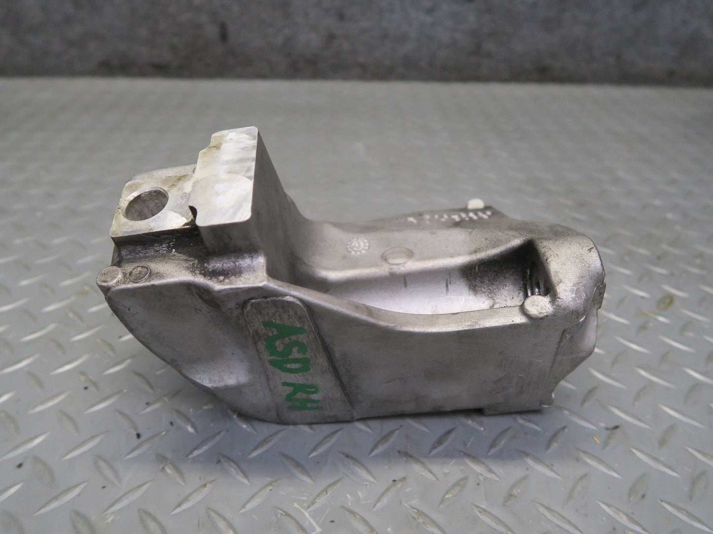 2017-2019 Alfa Romeo Stelvio 2.0L AWD Set of 2 Left & Right Engine Motor Mount