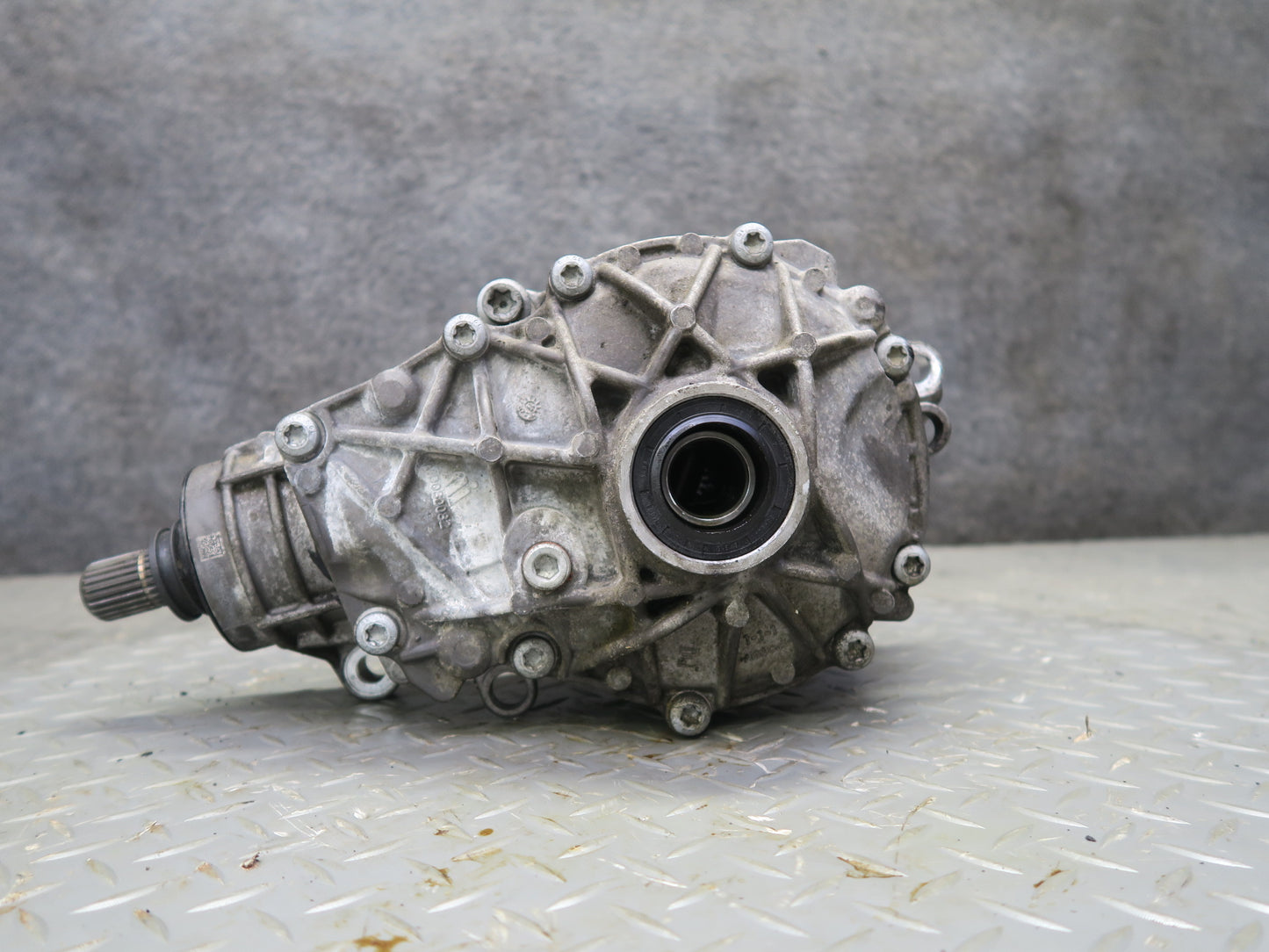2017-2019 Alfa Romeo Stelvio 2.0L AWD Front Axle Differential Carrier 3.73 88K