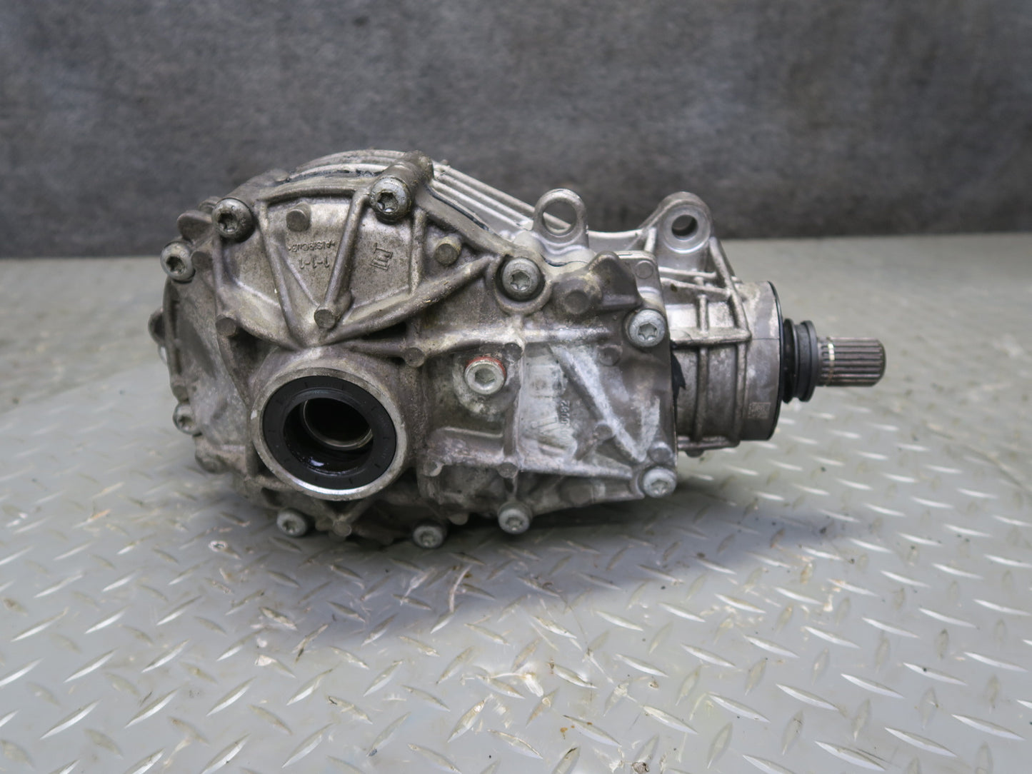 2017-2019 Alfa Romeo Stelvio 2.0L AWD Front Axle Differential Carrier 3.73 88K