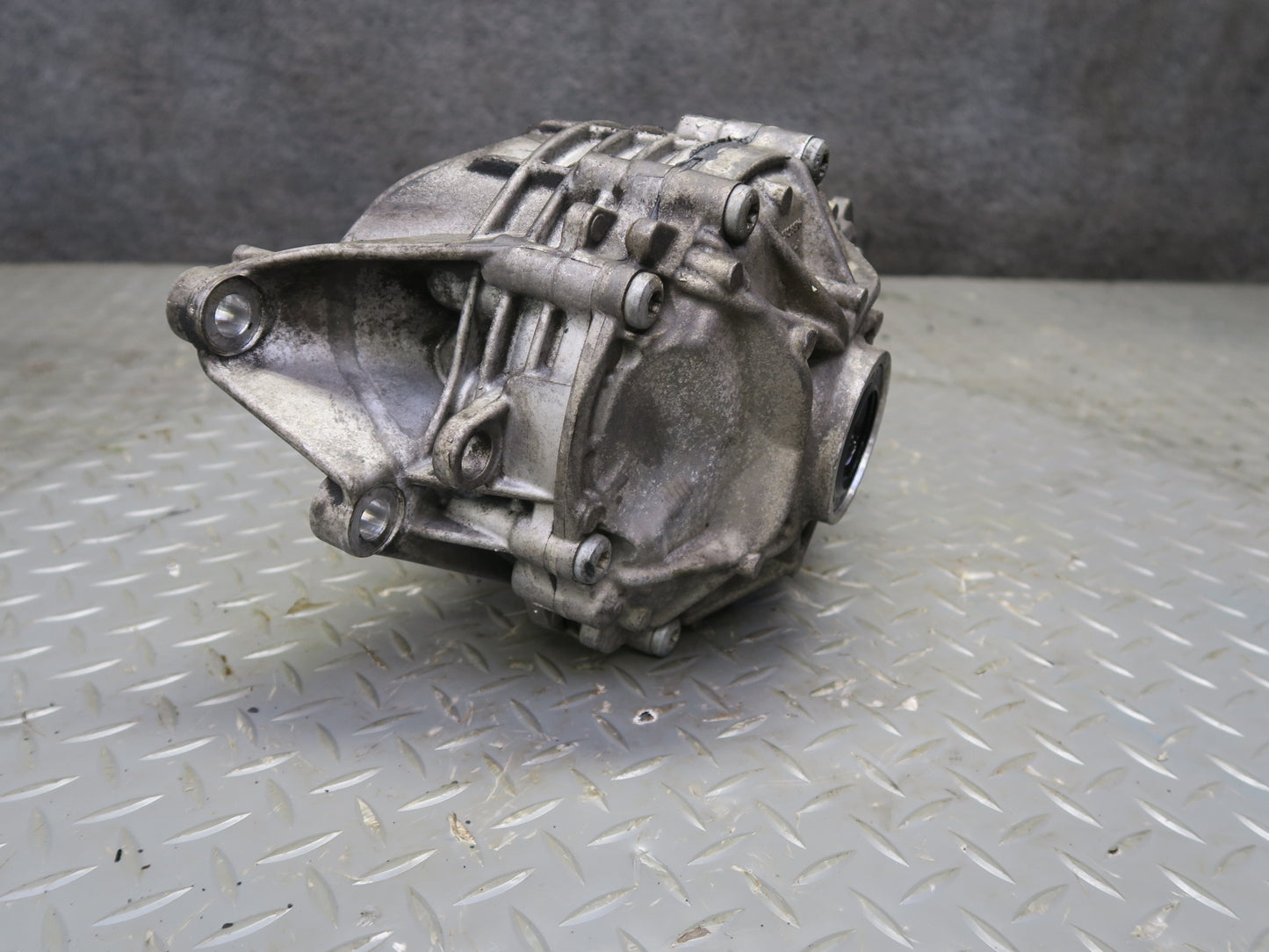 2017-2019 Alfa Romeo Stelvio 2.0L AWD Front Axle Differential Carrier 3.73 88K