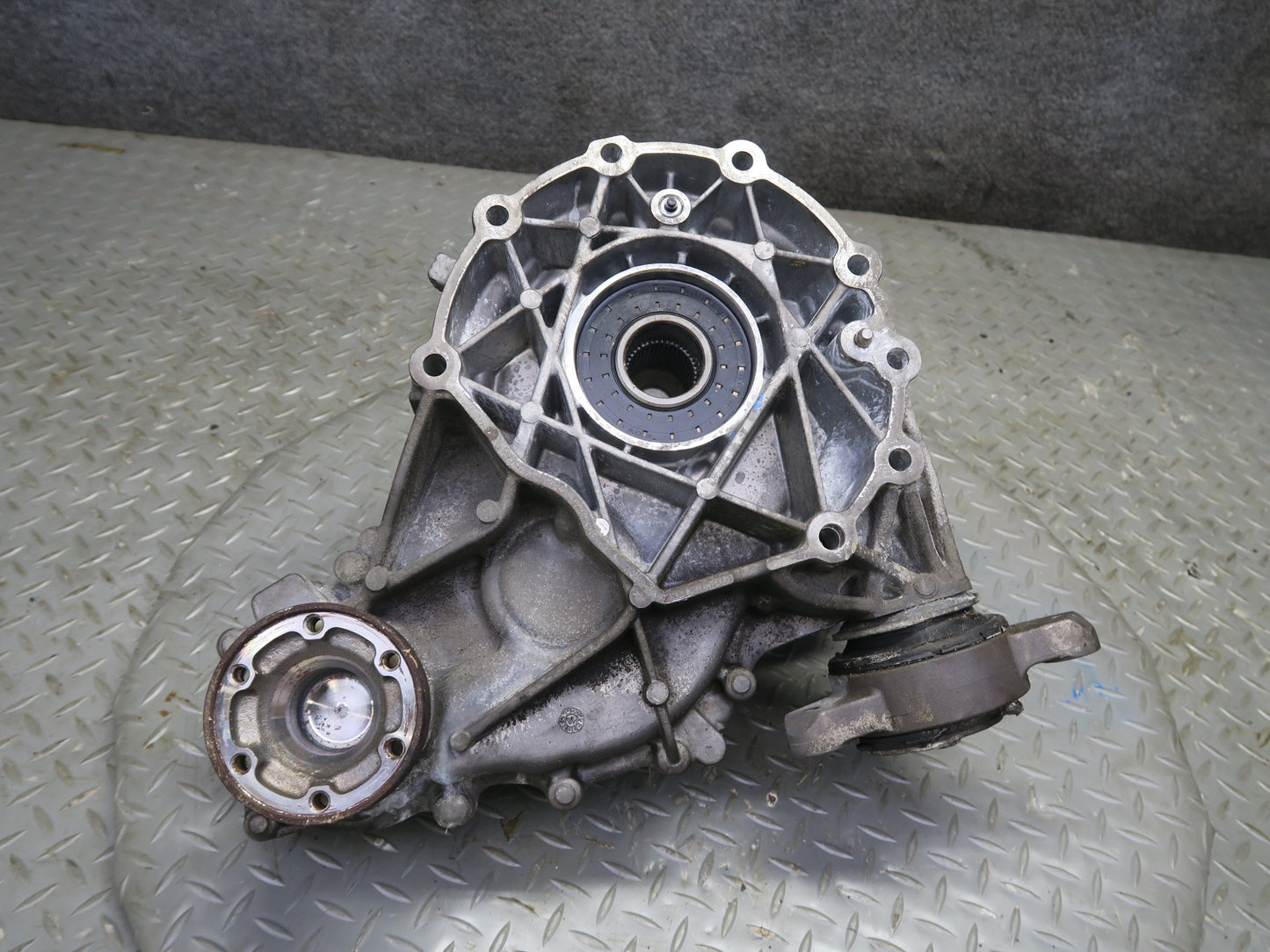 2017-2020 Maserati Levante M161 3.0L AWD Transfer Case Box w Motor 670038072 94k