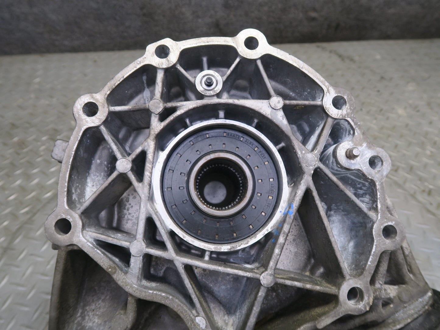 2017-2020 Maserati Levante M161 3.0L AWD Transfer Case Box w Motor 670038072 94k
