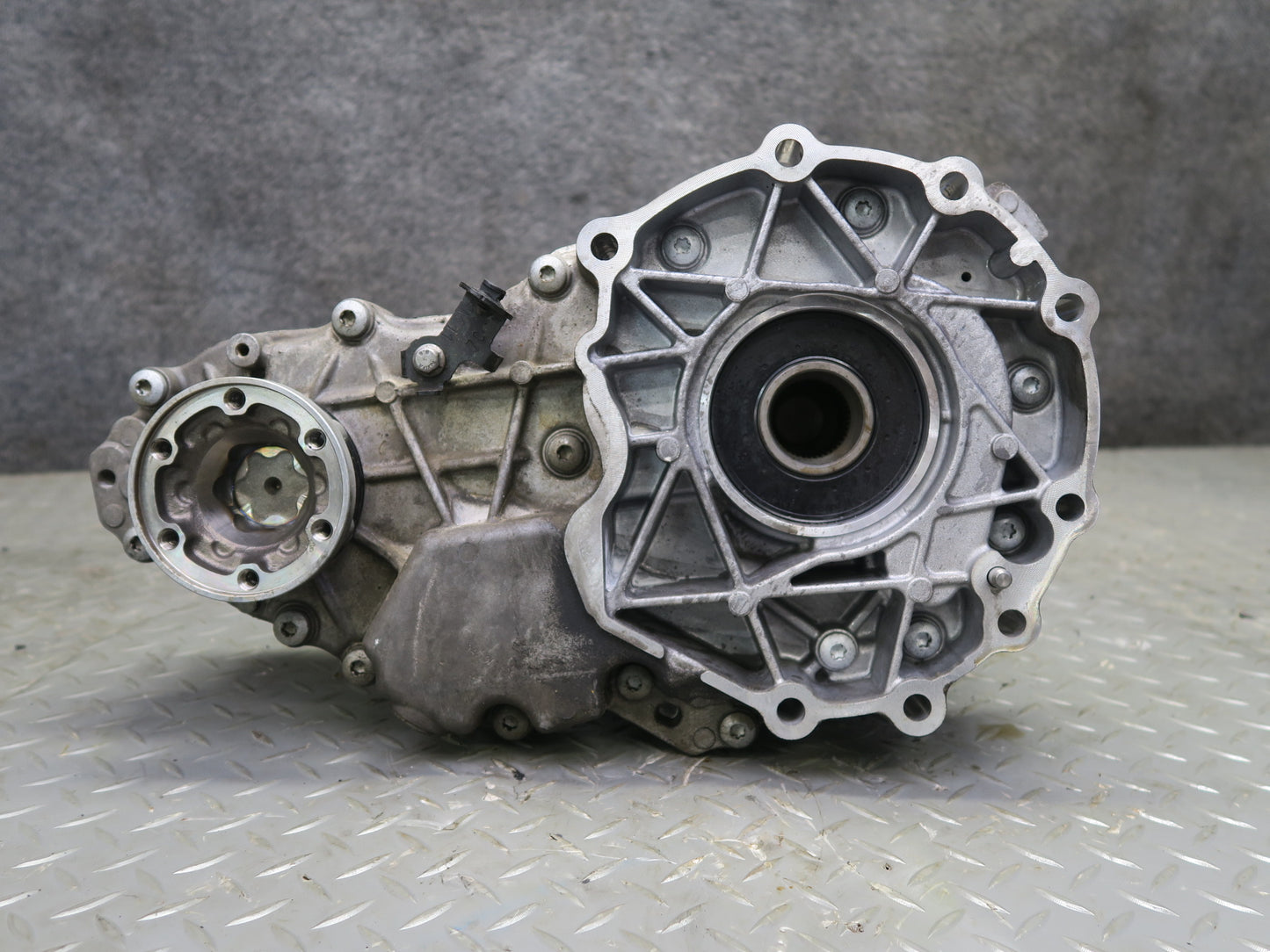 2017-2019 Alfa Romeo Stelvio 2.0L AWD Transfer Case Box 88K Miles