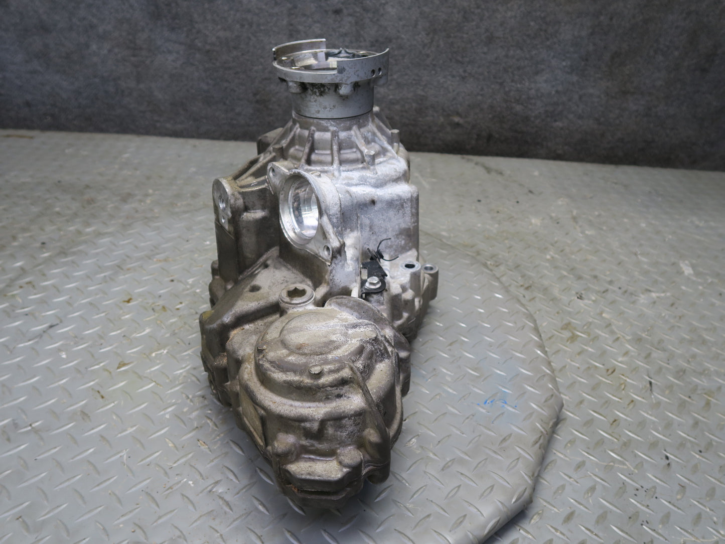 2017-2019 Alfa Romeo Stelvio 2.0L AWD Transfer Case Box 88K Miles