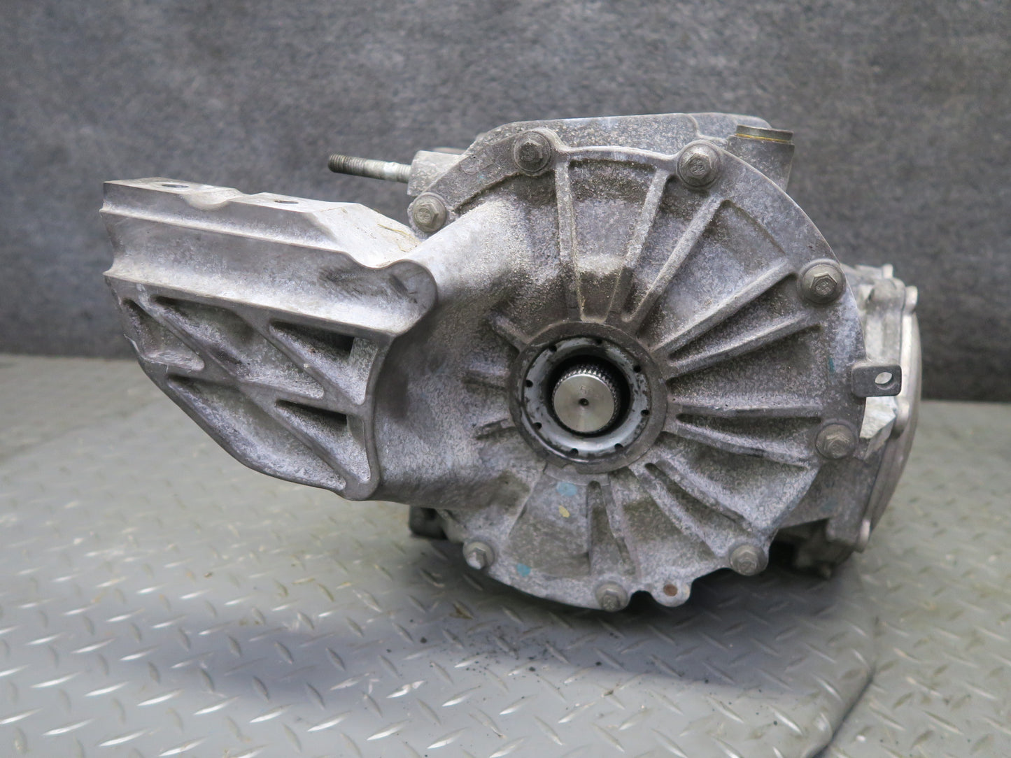 06-07 Chevrolet Corvette C6 Rear Differential Carrier 2:56 Ratio 12583200 OEM