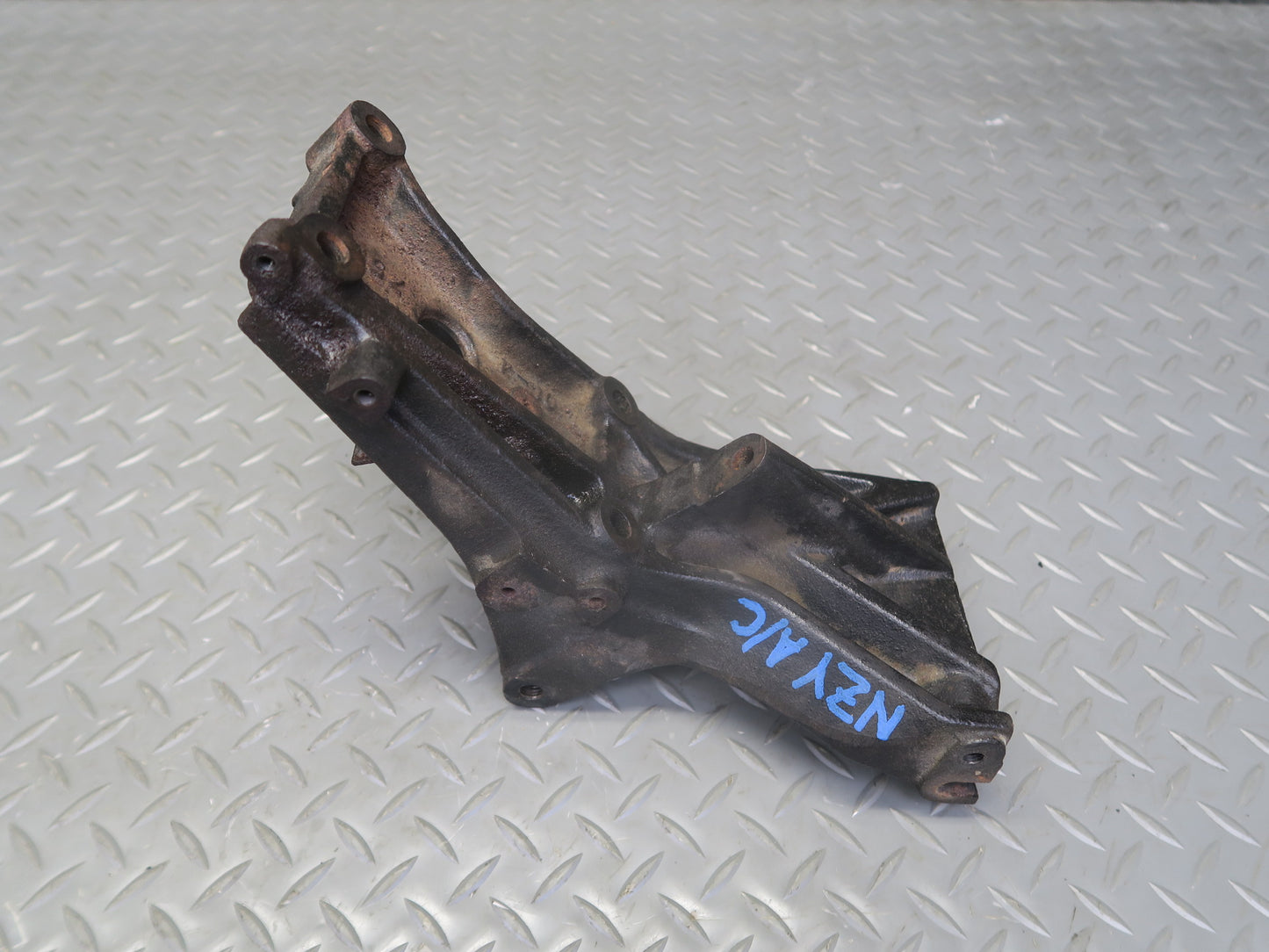 84-89 Nissan Z31 300ZX VG30E NON Turbo A/C Compressor Mount Bracket Support OEM