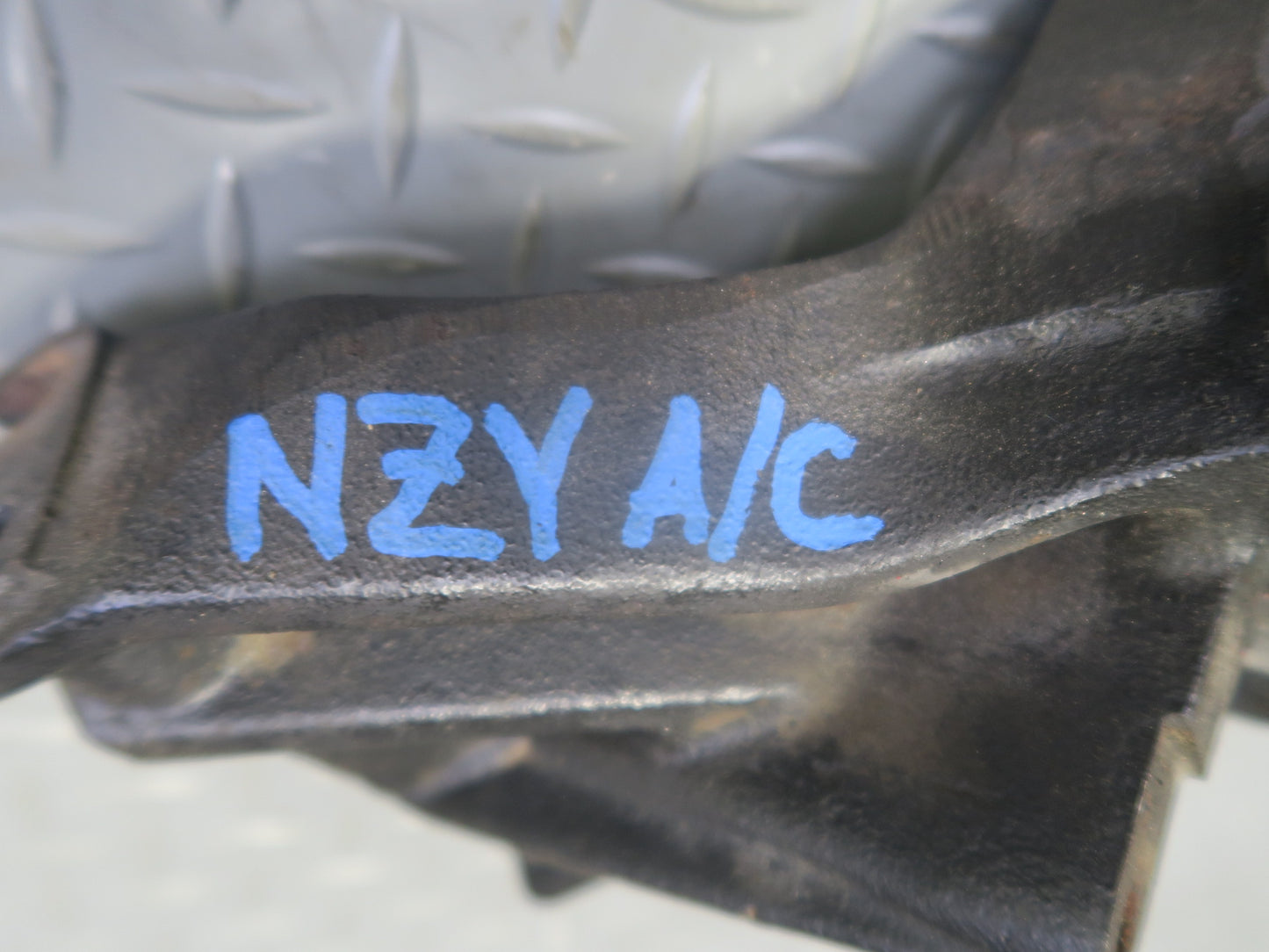 84-89 Nissan Z31 300ZX VG30E NON Turbo A/C Compressor Mount Bracket Support OEM