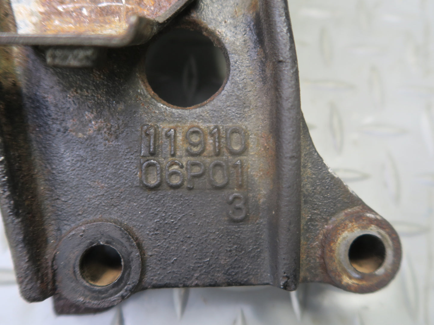 84-89 Nissan Z31 300ZX VG30E NON Turbo A/C Compressor Mount Bracket Support OEM