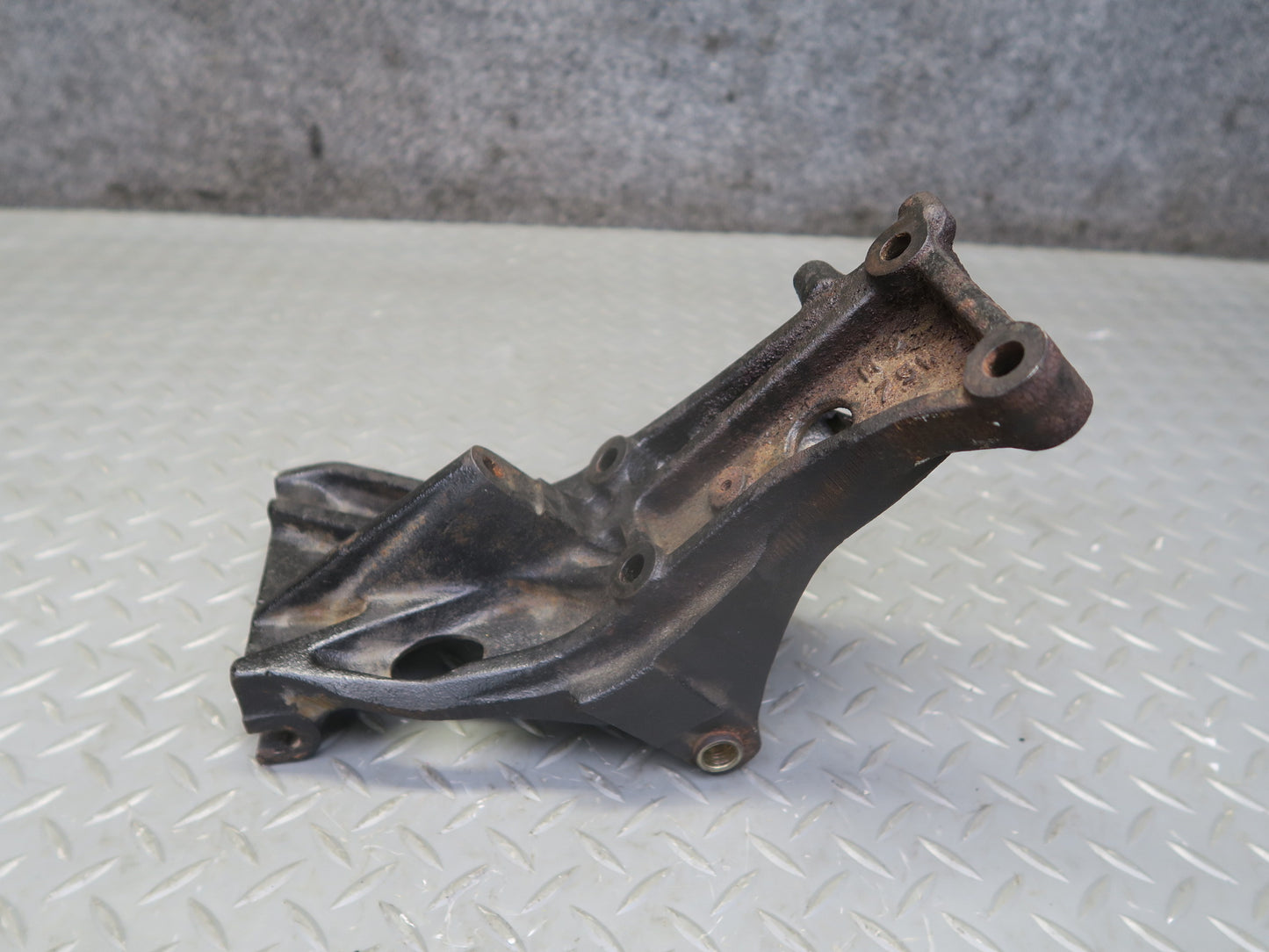 84-89 Nissan Z31 300ZX VG30E NON Turbo A/C Compressor Mount Bracket Support OEM