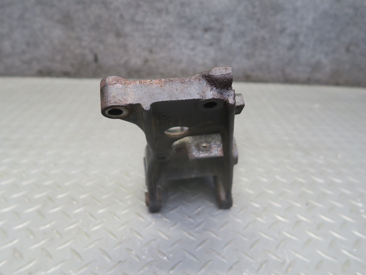 84-89 Nissan Z31 300ZX VG30E NON Turbo A/C Compressor Mount Bracket Support OEM