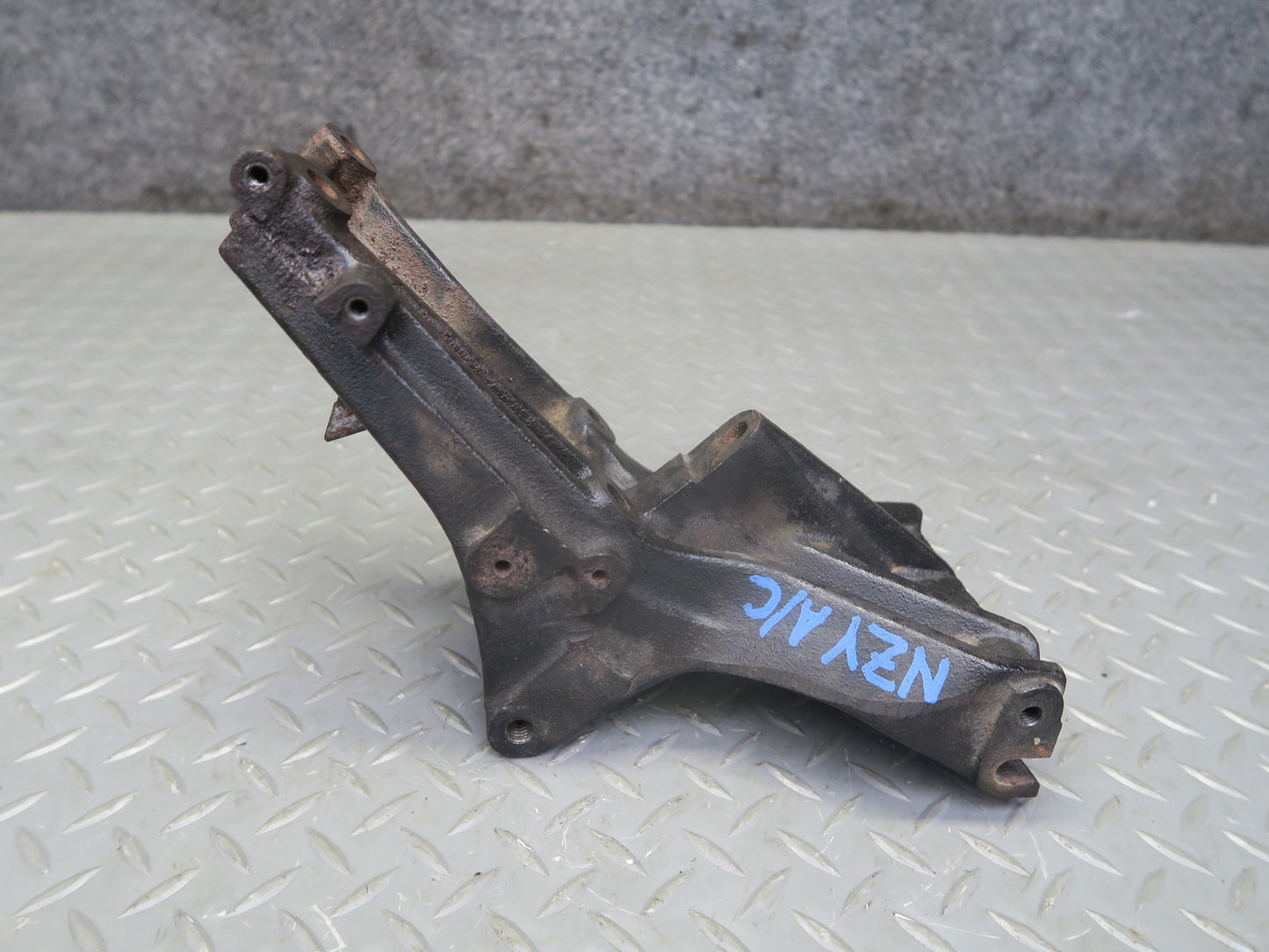 84-89 Nissan Z31 300ZX VG30E NON Turbo A/C Compressor Mount Bracket Support OEM