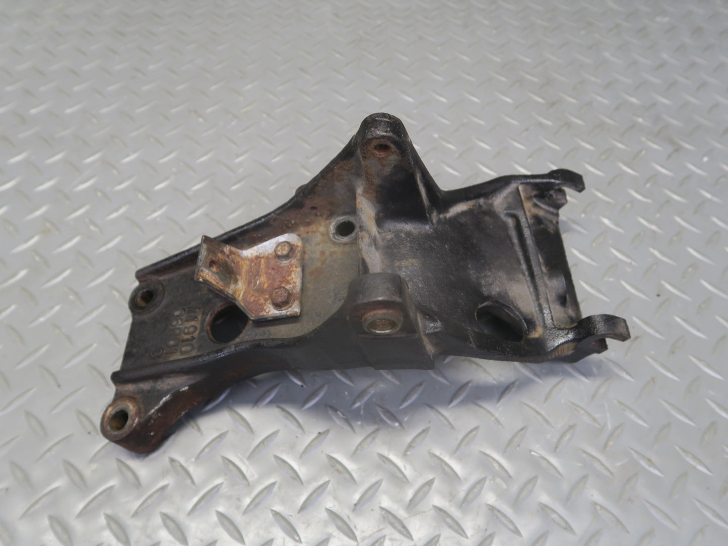 84-89 Nissan Z31 300ZX VG30E NON Turbo A/C Compressor Mount Bracket Support OEM