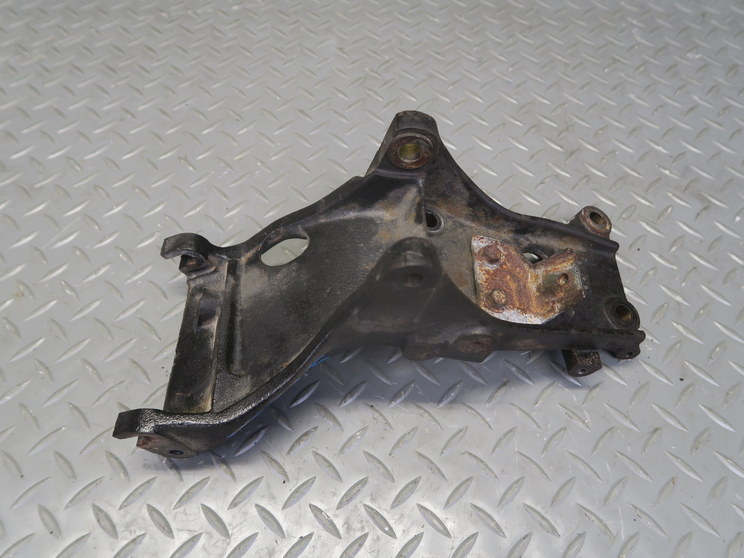 84-89 Nissan Z31 300ZX VG30E NON Turbo A/C Compressor Mount Bracket Support OEM