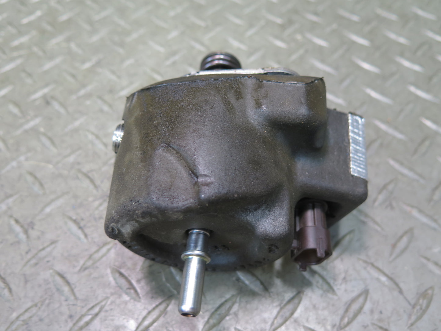 2017-2023 Alfa Romeo Stelvio 2.0L High Pressure Fuel Gas Pump W/ Tube