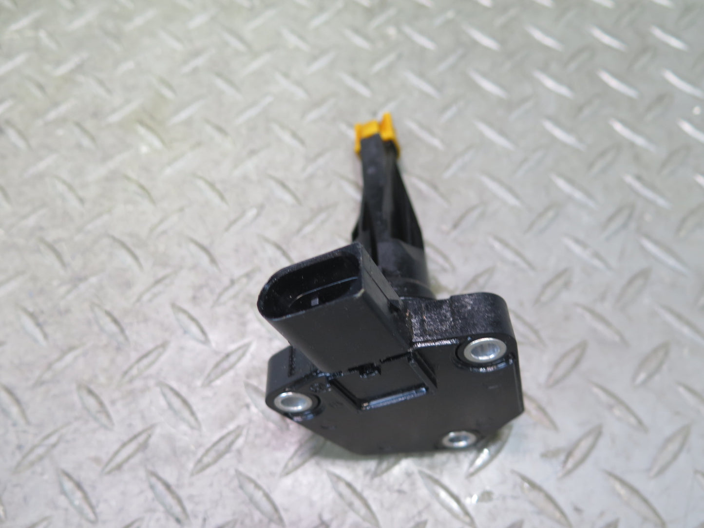 2017-2023 Alfa Romeo Stelvio 2.0L Engine Oil Pan Oil Level Sensor