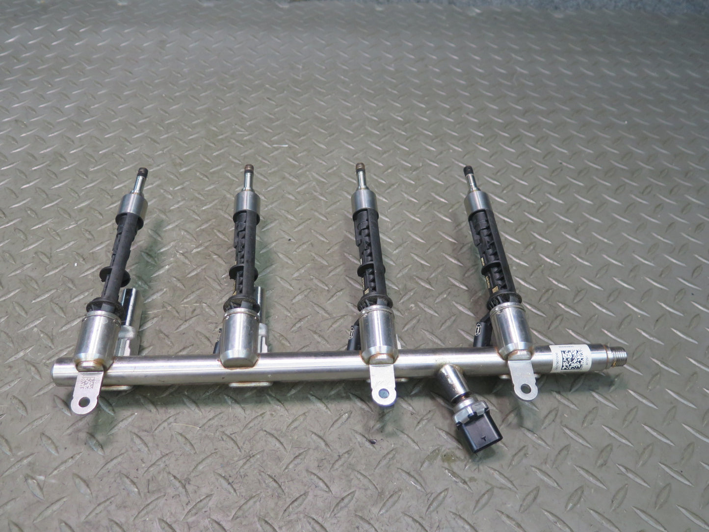 2017-2023 Alfa Romeo Stelvio 2.0L Engine Fuel Injection Rail Line W/ Injectors