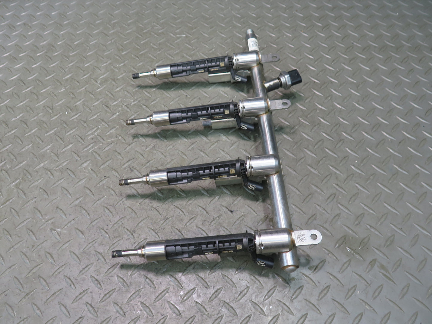 2017-2023 Alfa Romeo Stelvio 2.0L Engine Fuel Injection Rail Line W/ Injectors