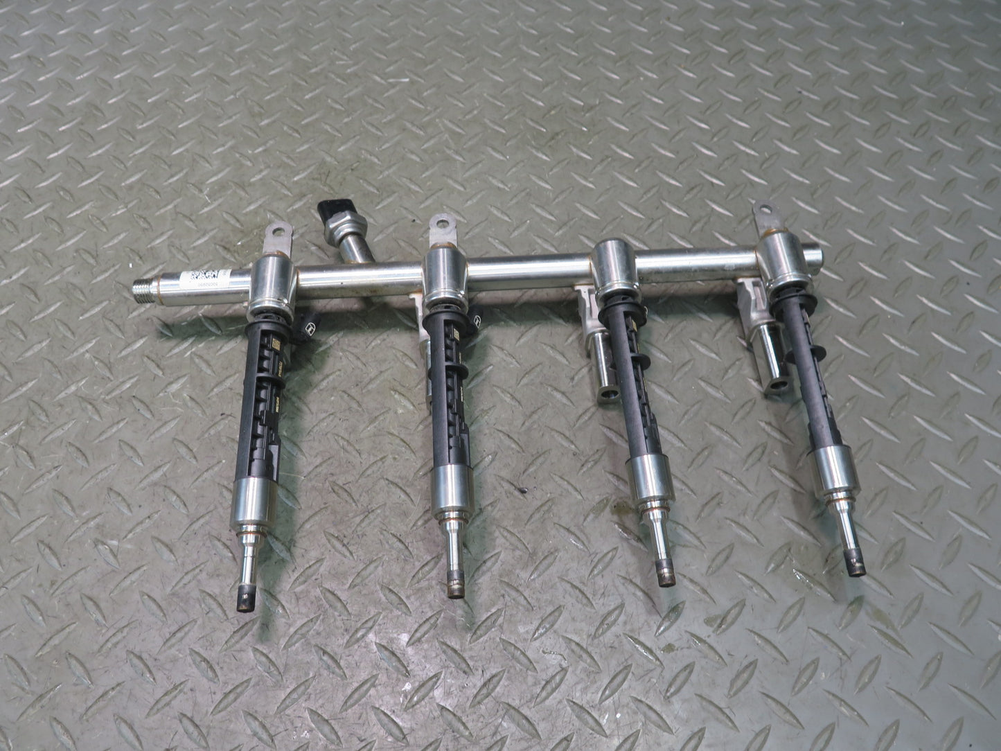2017-2023 Alfa Romeo Stelvio 2.0L Engine Fuel Injection Rail Line W/ Injectors