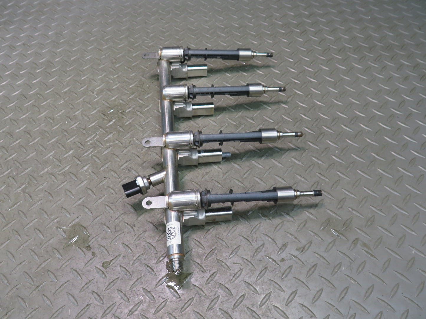2017-2023 Alfa Romeo Stelvio 2.0L Engine Fuel Injection Rail Line W/ Injectors