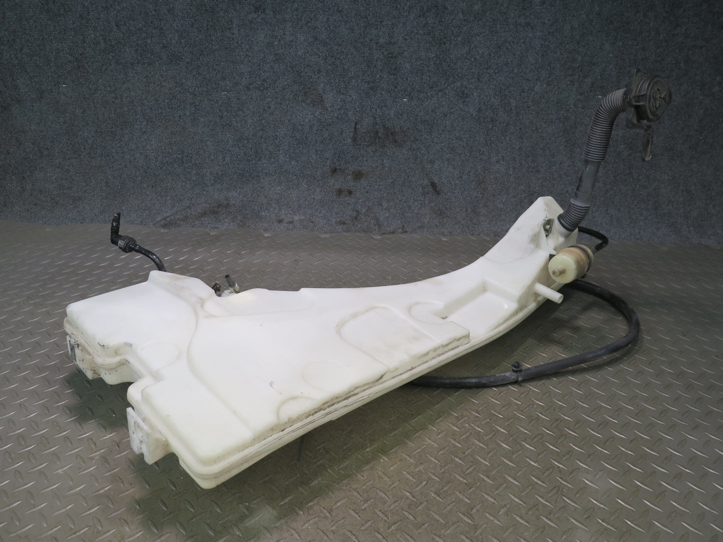 2008-2014 BMW E71 E72 X6 X6M Windshield Washer Fluid Reservoir Tank w Pump