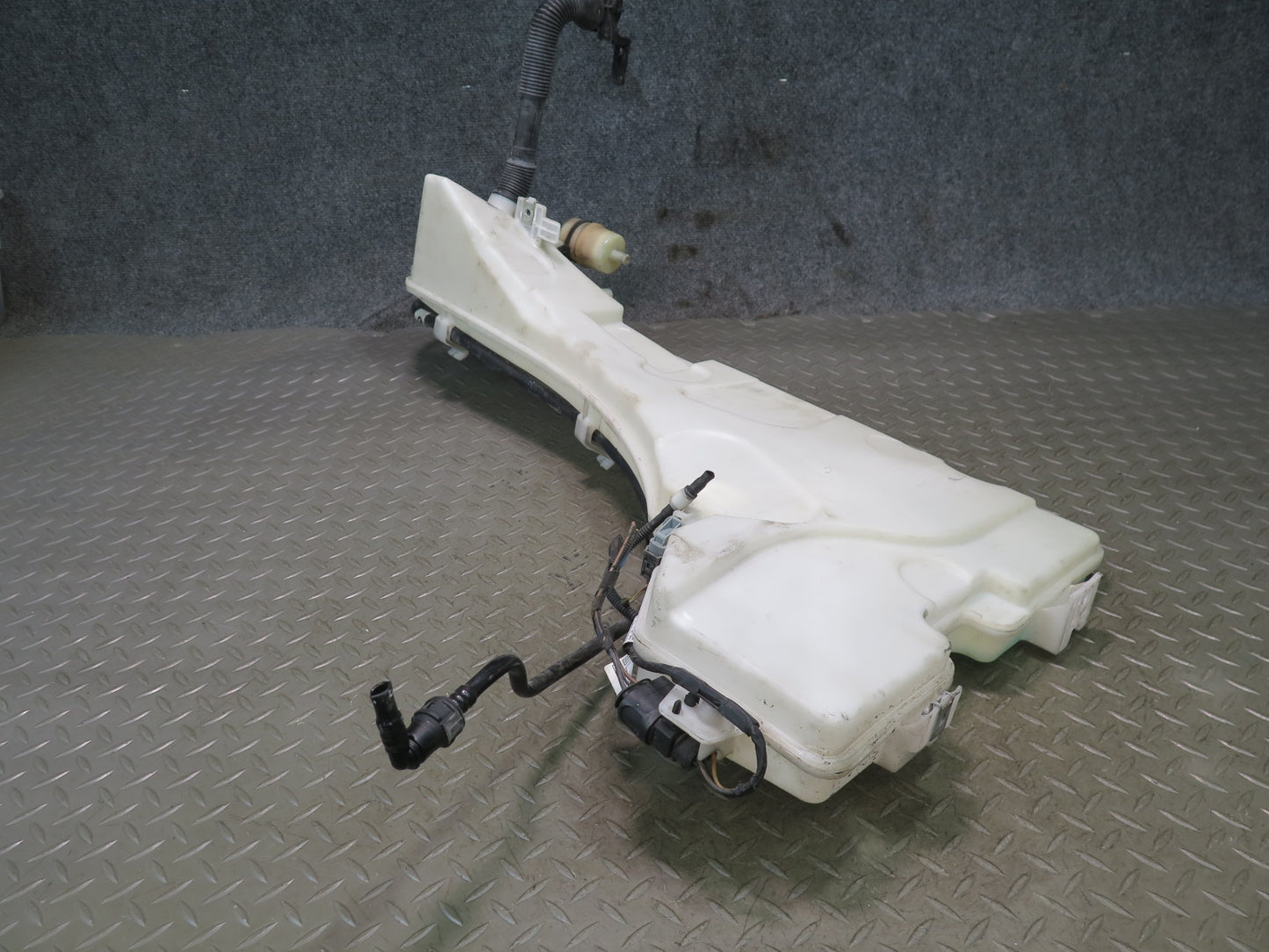 2008-2014 BMW E71 E72 X6 X6M Windshield Washer Fluid Reservoir Tank w Pump