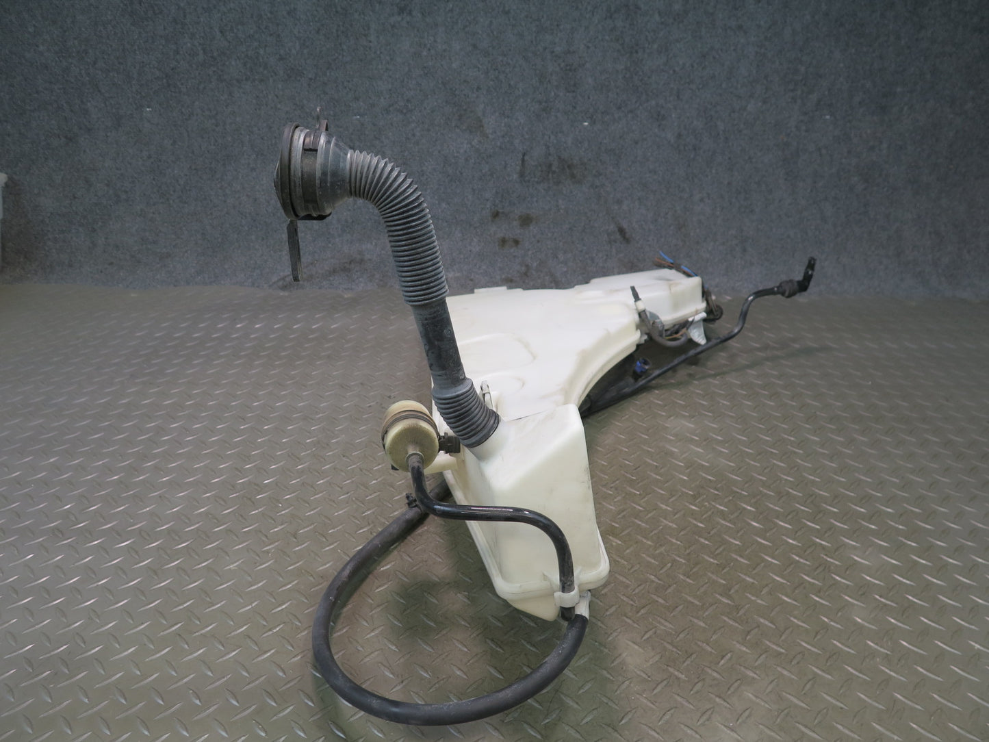 2008-2014 BMW E71 E72 X6 X6M Windshield Washer Fluid Reservoir Tank w Pump