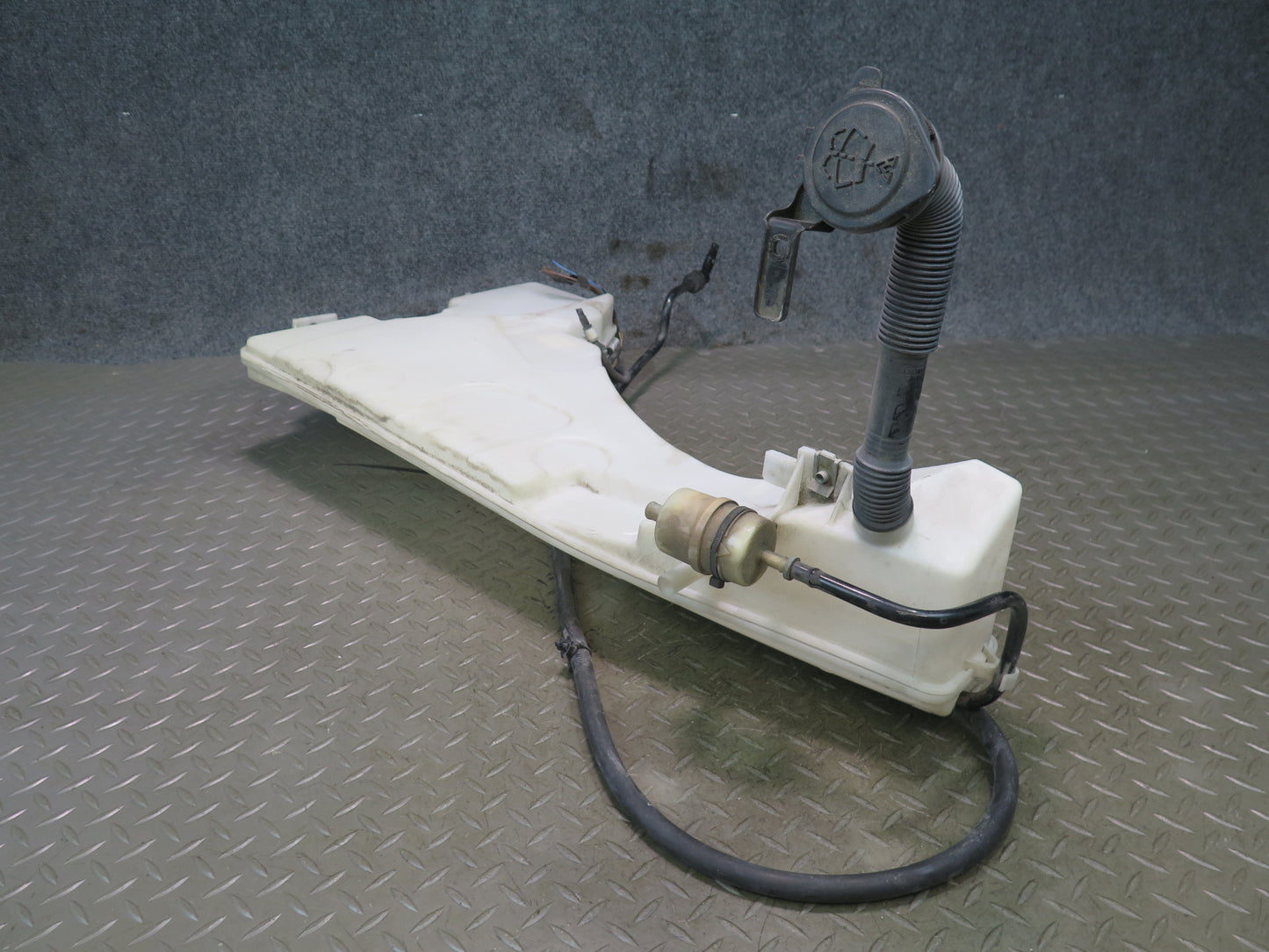2008-2014 BMW E71 E72 X6 X6M Windshield Washer Fluid Reservoir Tank w Pump