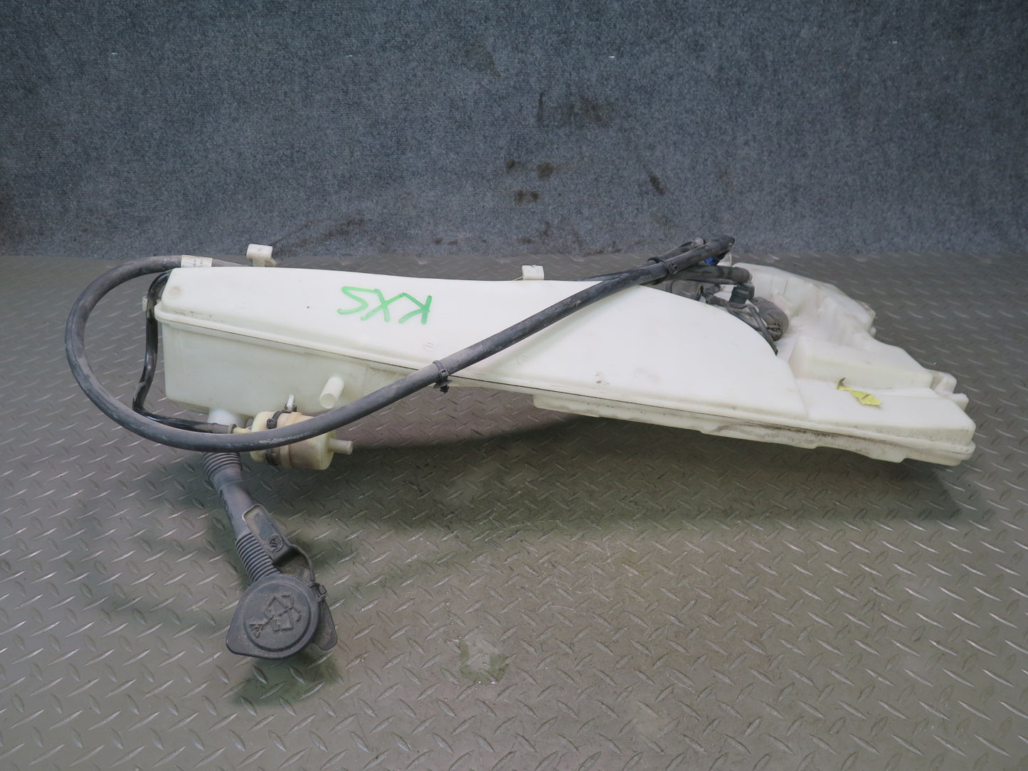 2008-2014 BMW E71 E72 X6 X6M Windshield Washer Fluid Reservoir Tank w Pump