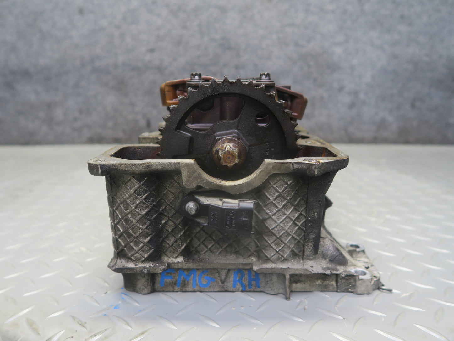 02-05 Mercedes W463 G500 M113 Engine Right Cylinder Head w Camshaft 1130161701