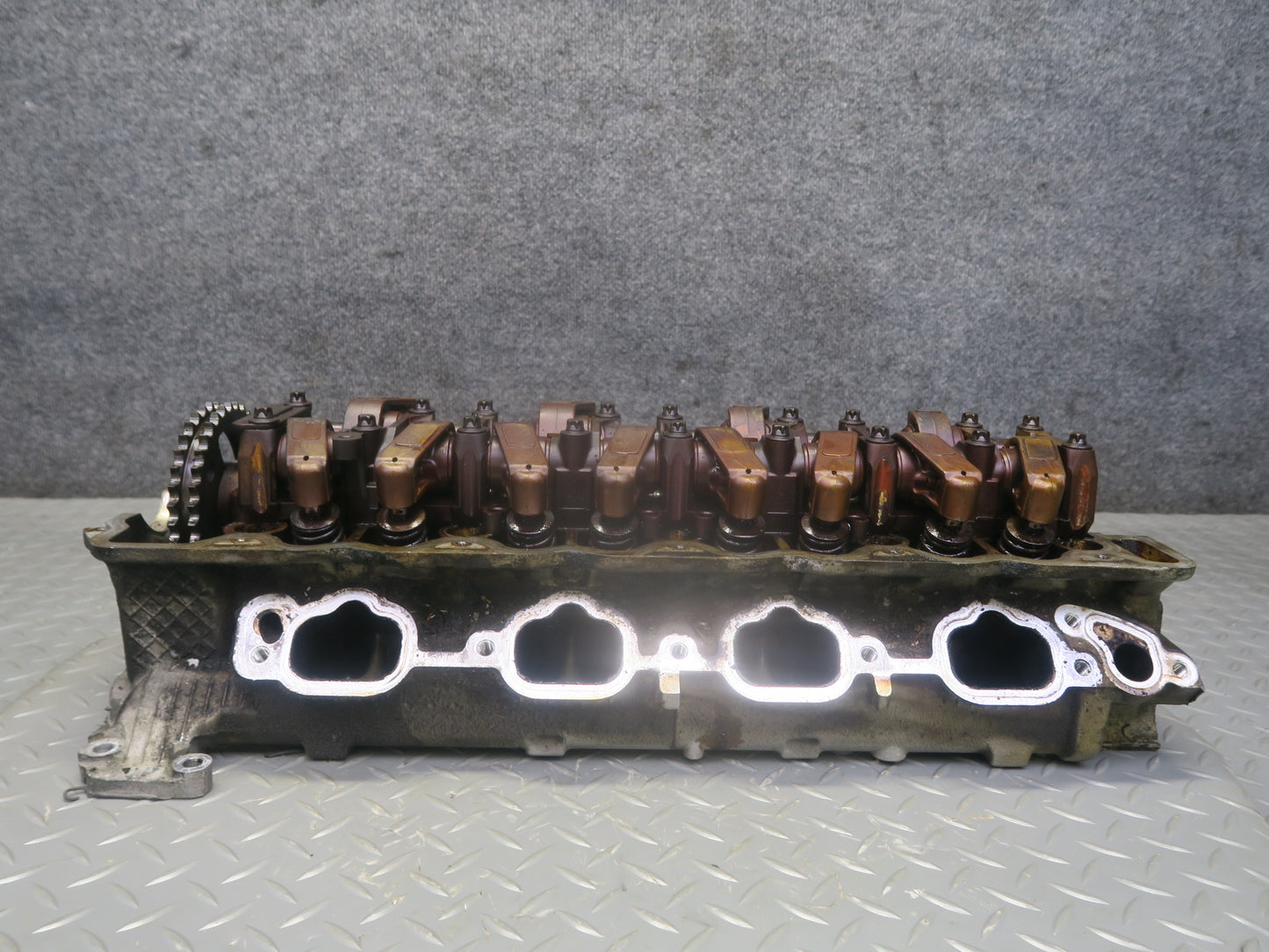 02-05 Mercedes W463 G500 M113 Engine Right Cylinder Head w Camshaft 1130161701